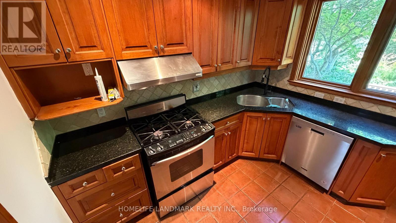 702 Sheppard Ave E Avenue E, Toronto, Ontario  M2K 1B7 - Photo 14 - C13731032