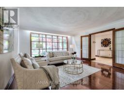 17 EALING DRIVE, Toronto, Ontario