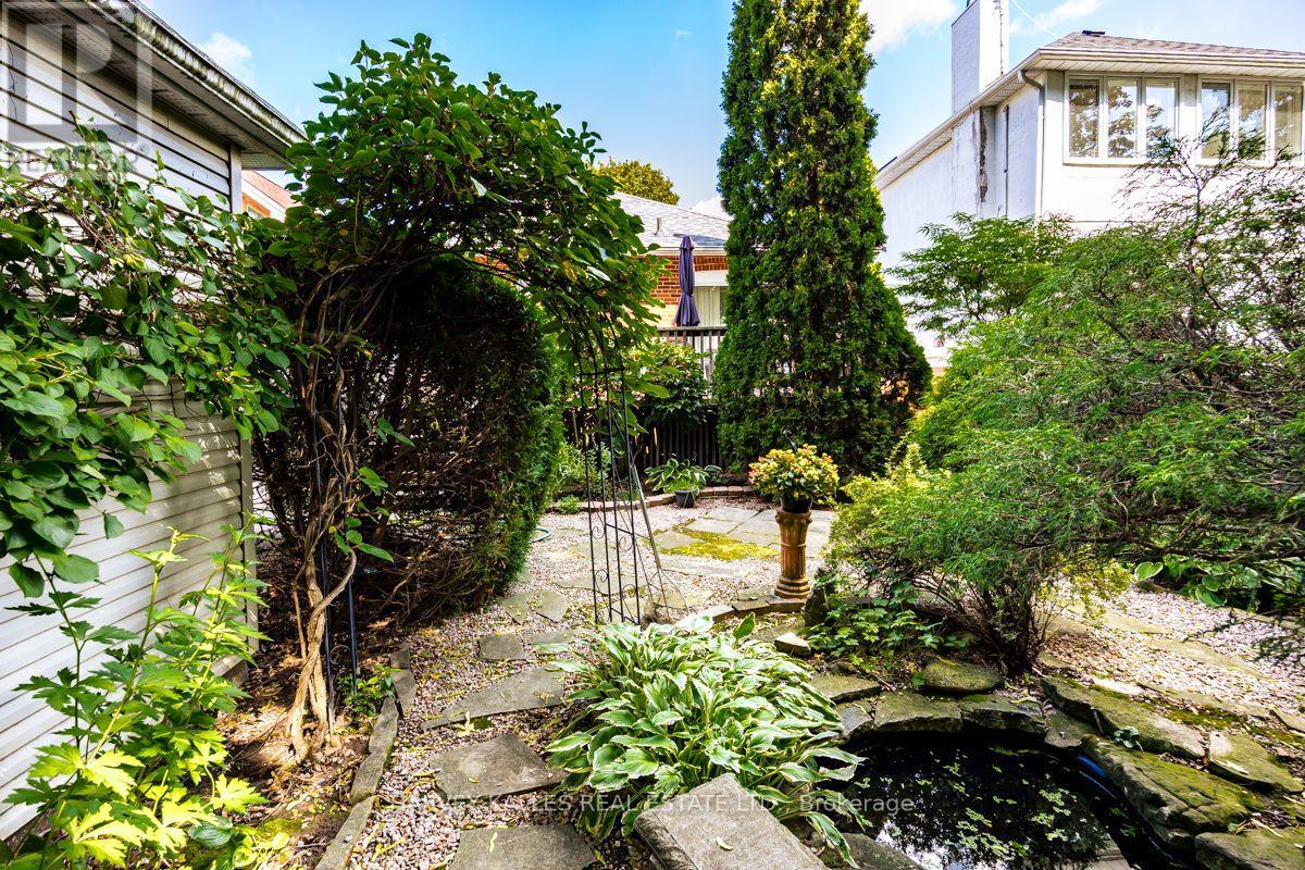 109 Old Orchard Grove, Toronto, Ontario M5M 2E1 - Photo 12 - C13731154