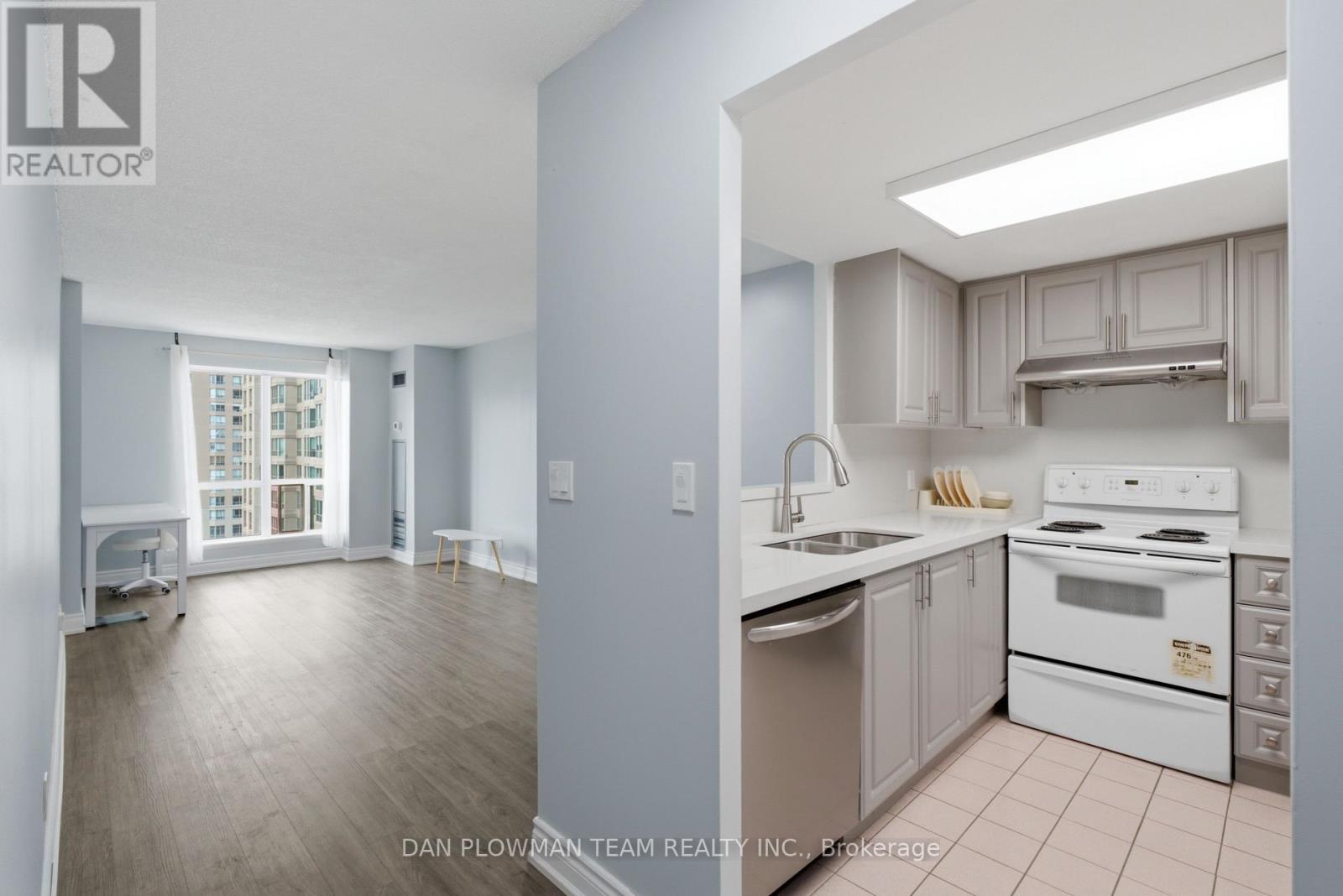 913 - 8 Lee Centre Drive, Toronto, Ontario  M1H 3H8 - Photo 6 - E13731116