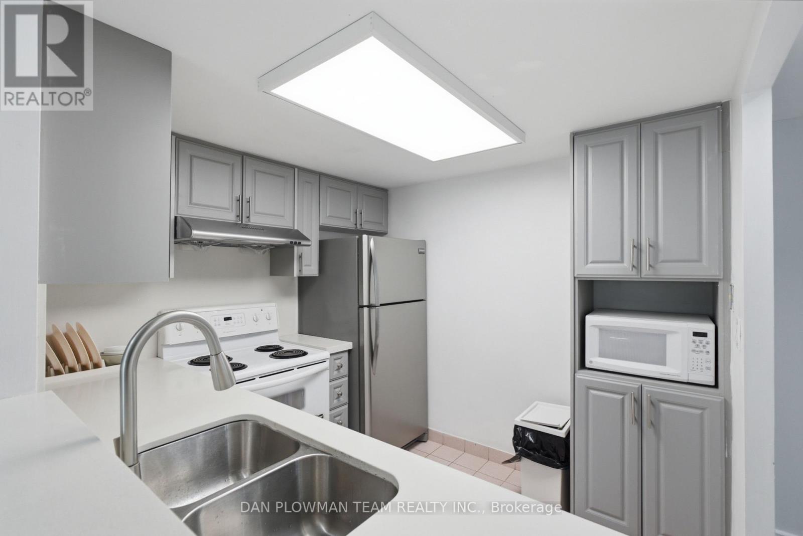 913 - 8 Lee Centre Drive, Toronto, Ontario  M1H 3H8 - Photo 8 - E13731116