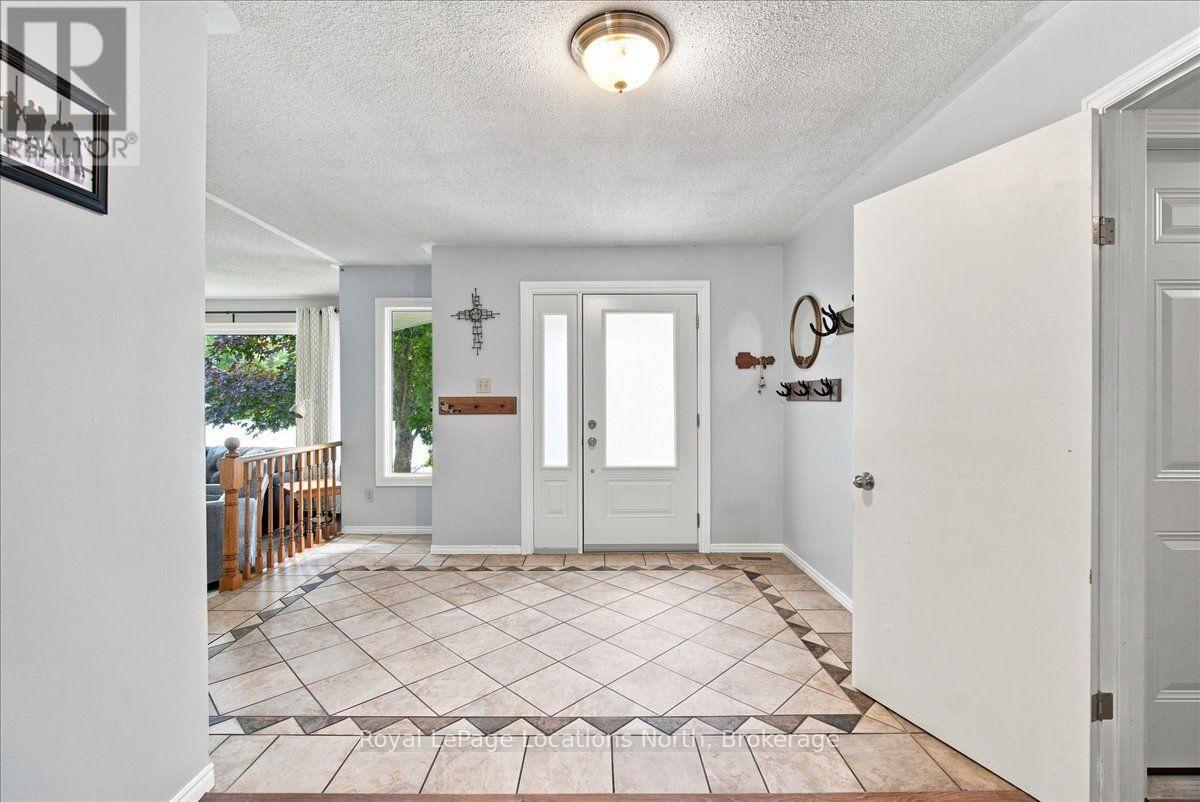 6 Royal Beech Drive, Wasaga Beach, Ontario  L9Z 1H1 - Photo 3 - S13731138