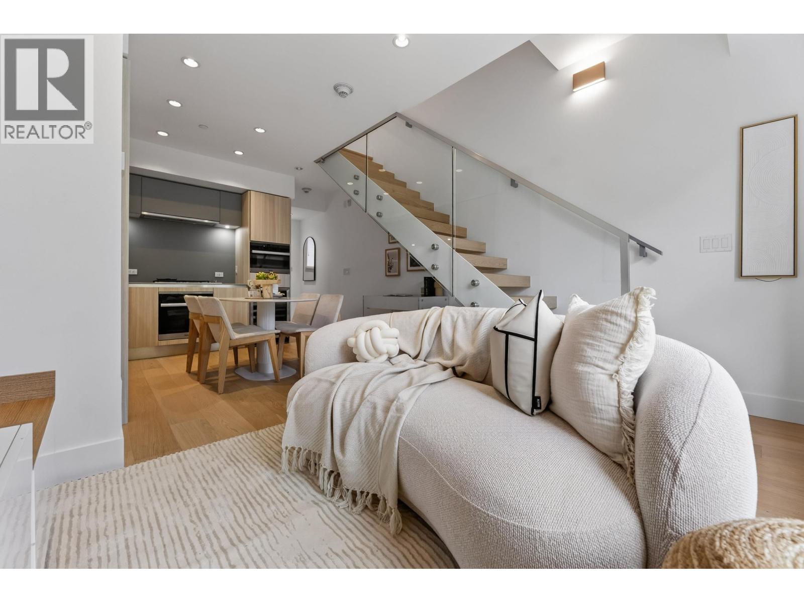 150 W Woodstock Avenue, Vancouver, British Columbia  V5Y 0N1 - Photo 12 - R3160286