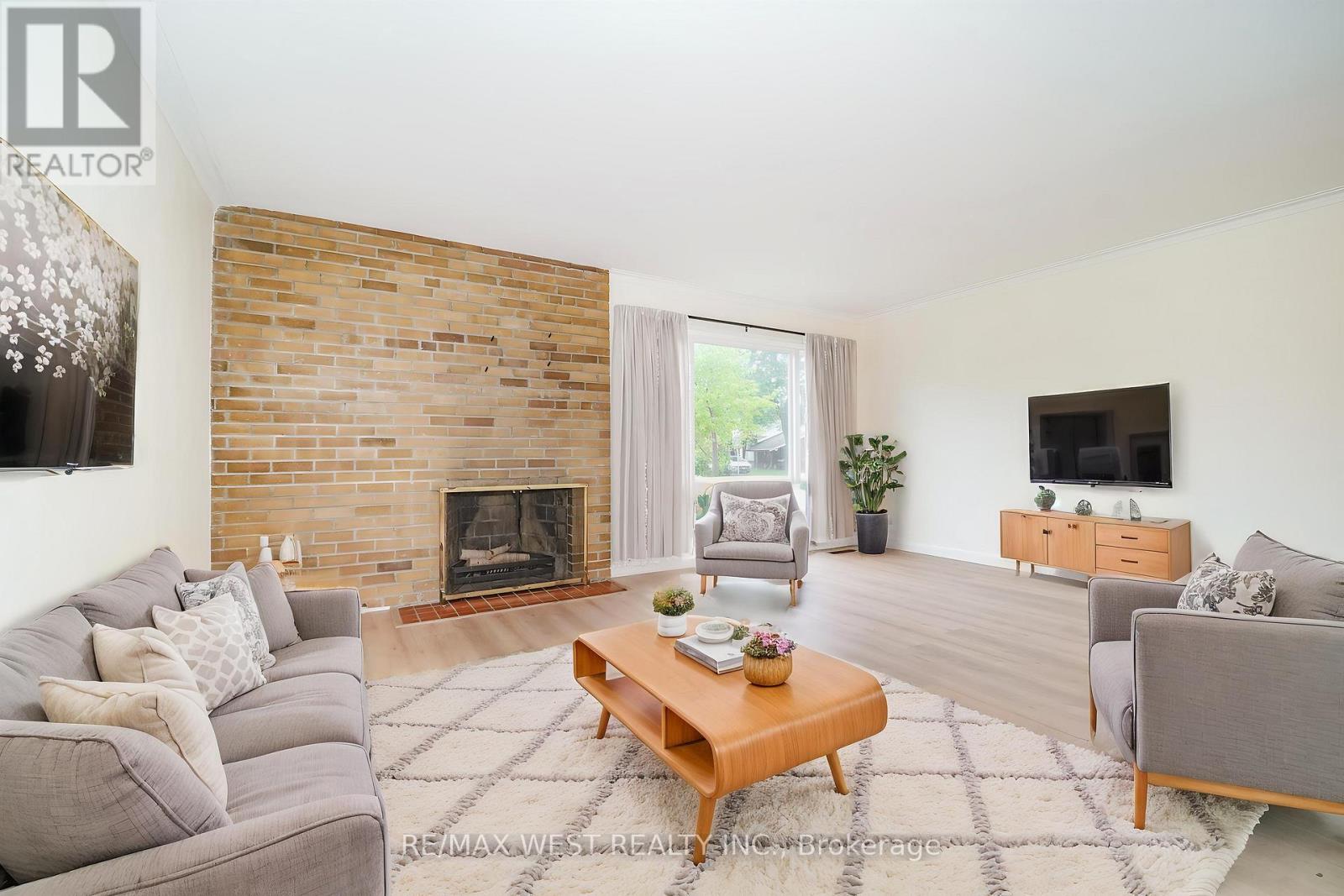 5 Cromarty Drive, Toronto, Ontario  M9W 2R5 - Photo 2 - W13731148