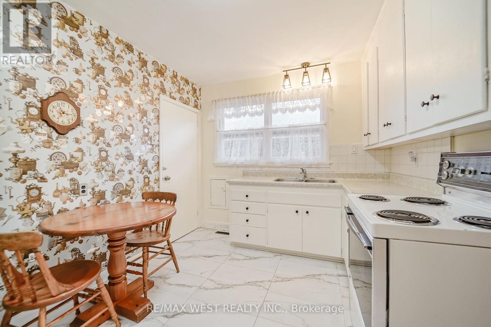 5 Cromarty Drive, Toronto, Ontario  M9W 2R5 - Photo 3 - W13731148