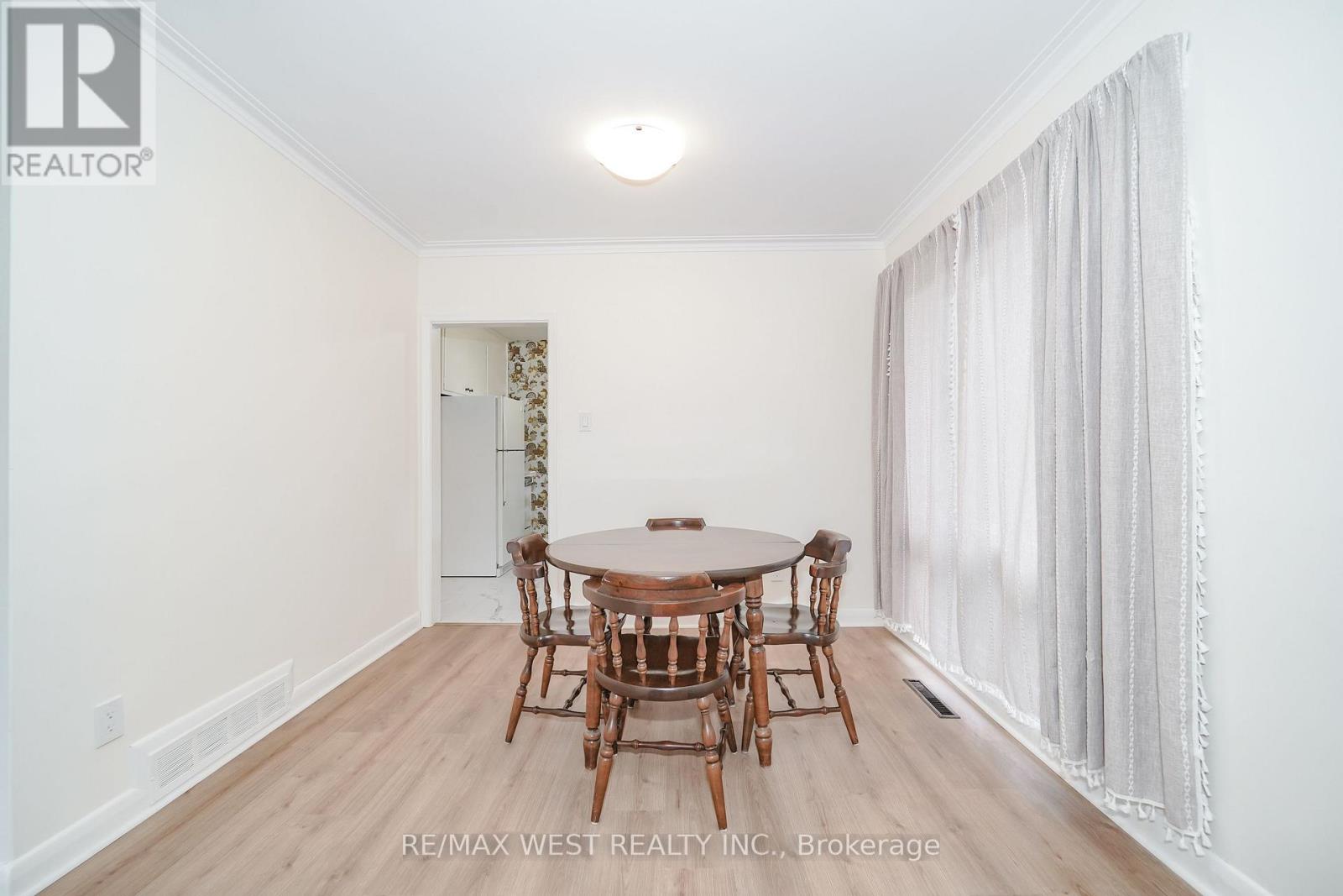 5 Cromarty Drive, Toronto, Ontario  M9W 2R5 - Photo 4 - W13731148