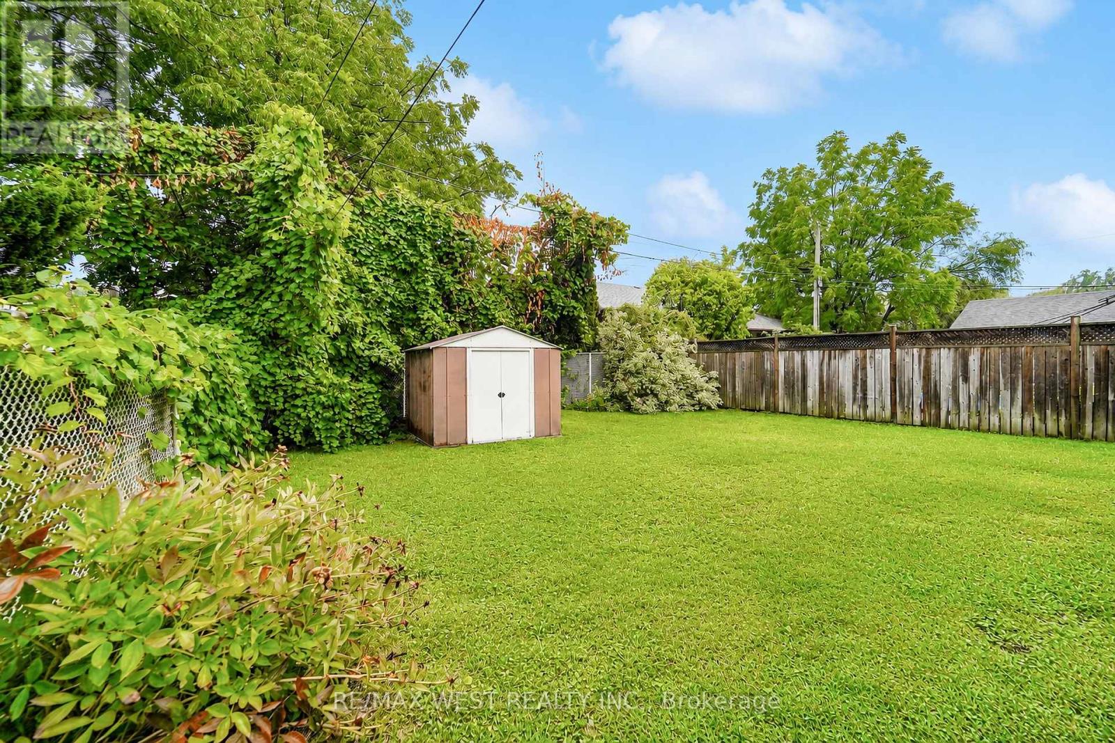 5 Cromarty Drive, Toronto, Ontario  M9W 2R5 - Photo 9 - W13731148