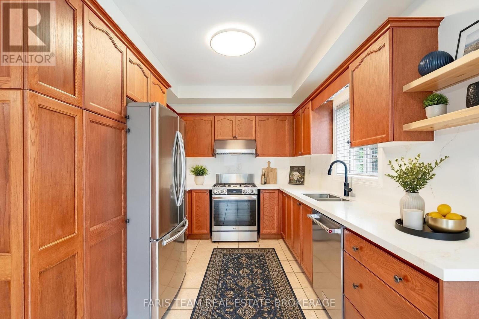 1948 Emerald Court, Innisfil, Ontario  L9S 2A2 - Photo 4 - N13639408