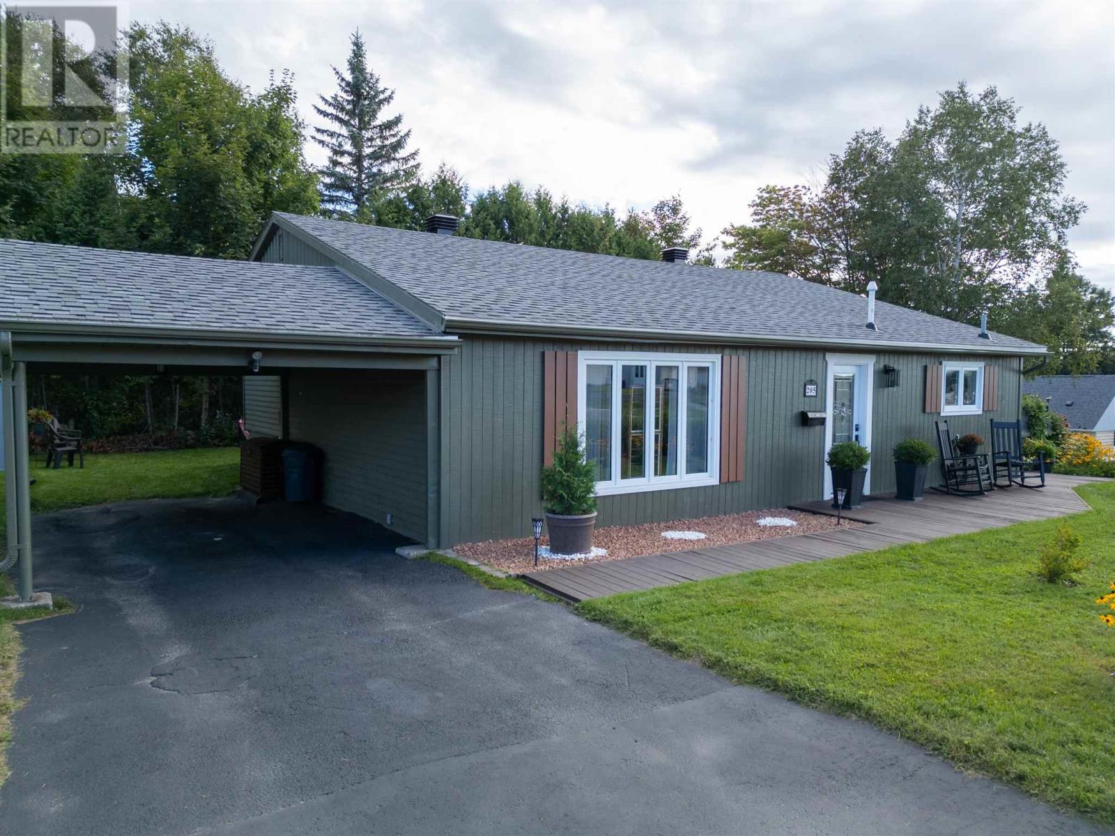 205 Hillside Dr S, Elliot Lake, Ontario P5A 1N4 - Photo 2 - SM261456
