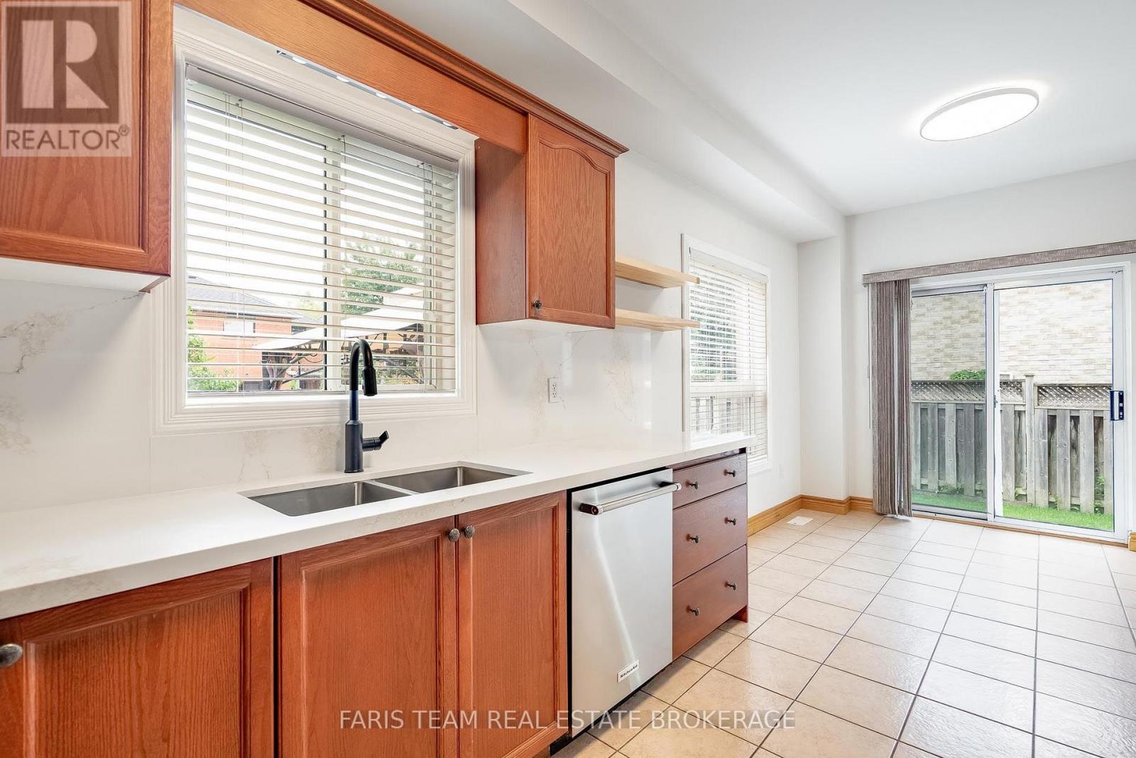 1948 Emerald Court, Innisfil, Ontario  L9S 2A2 - Photo 7 - N13639408