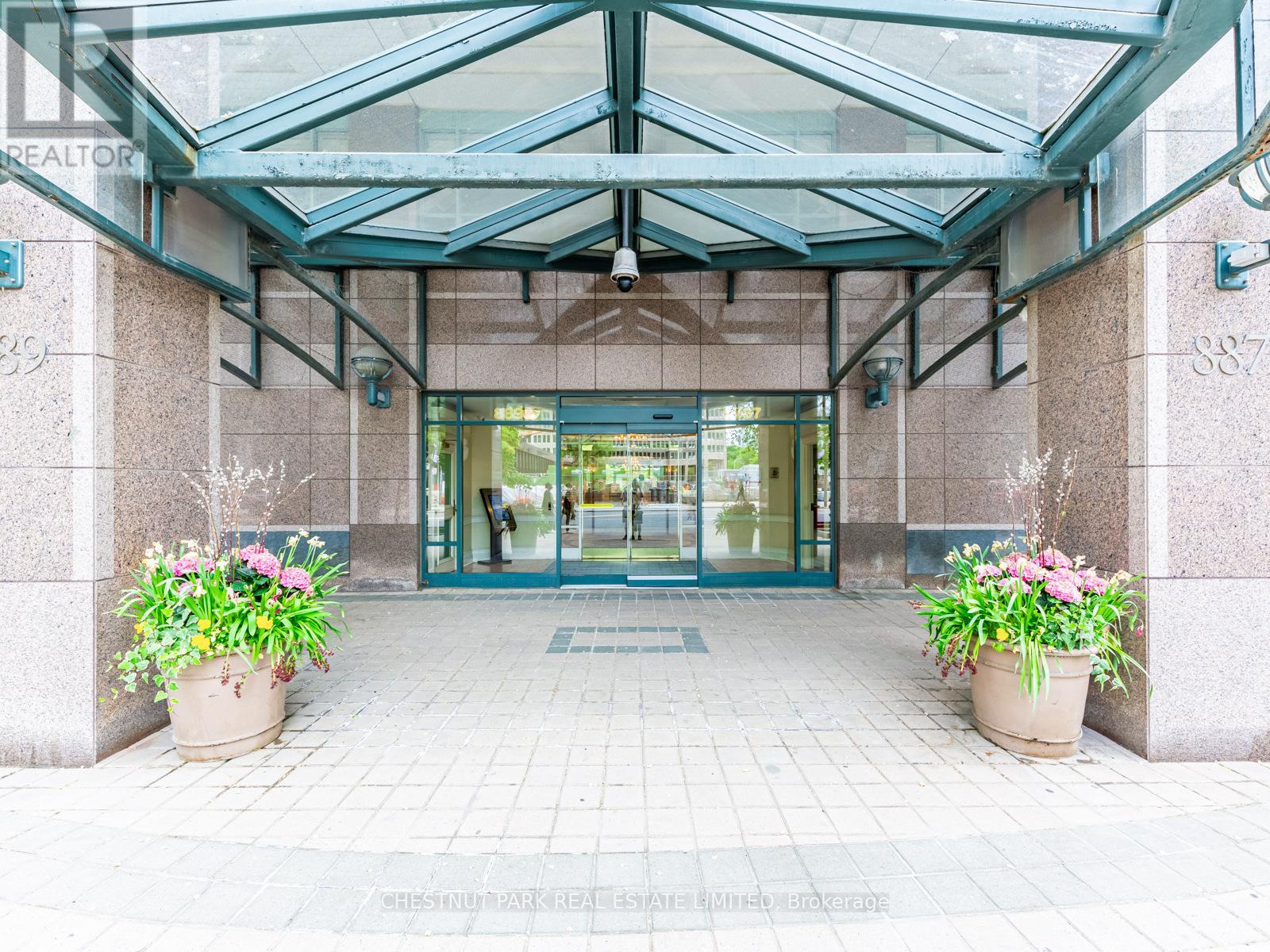 1610 - 889 Bay Street, Toronto, Ontario  M5S 3K5 - Photo 2 - C13731416