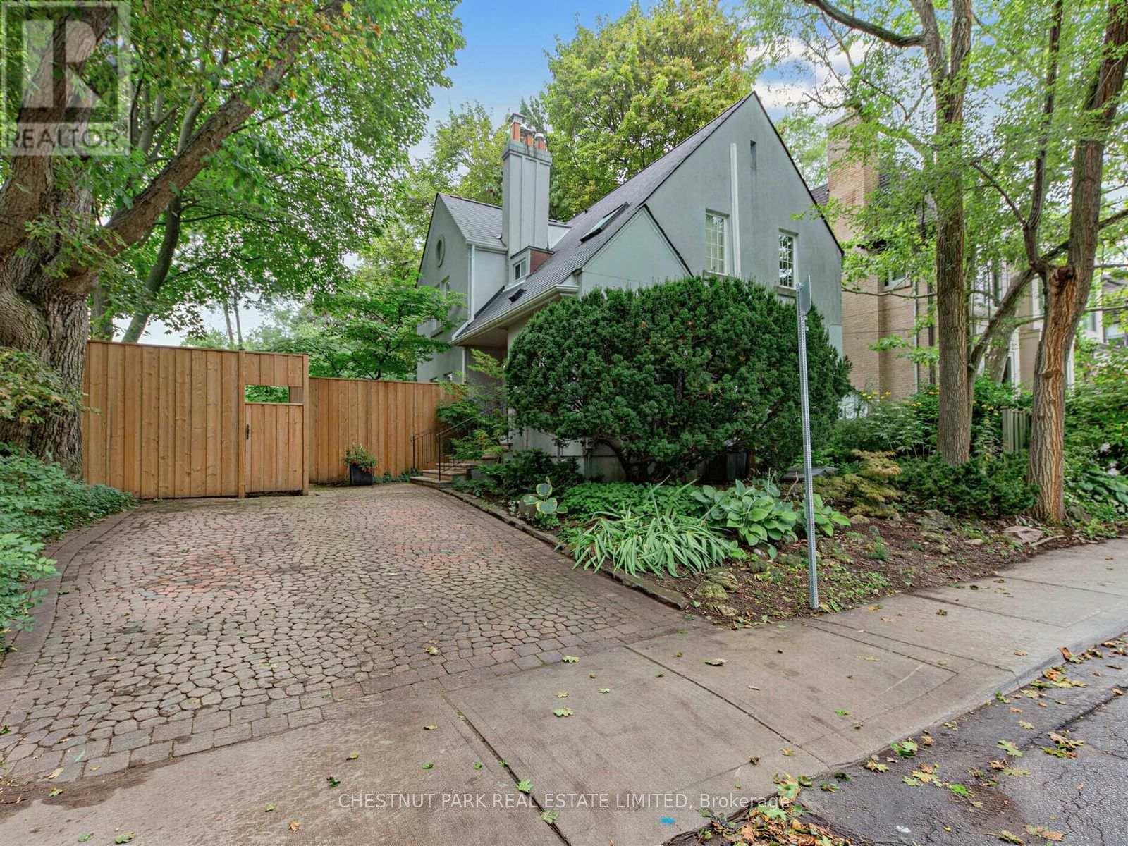 28 Clifton Road, Toronto, Ontario  M4T 2E6 - Photo 2 - C13731610