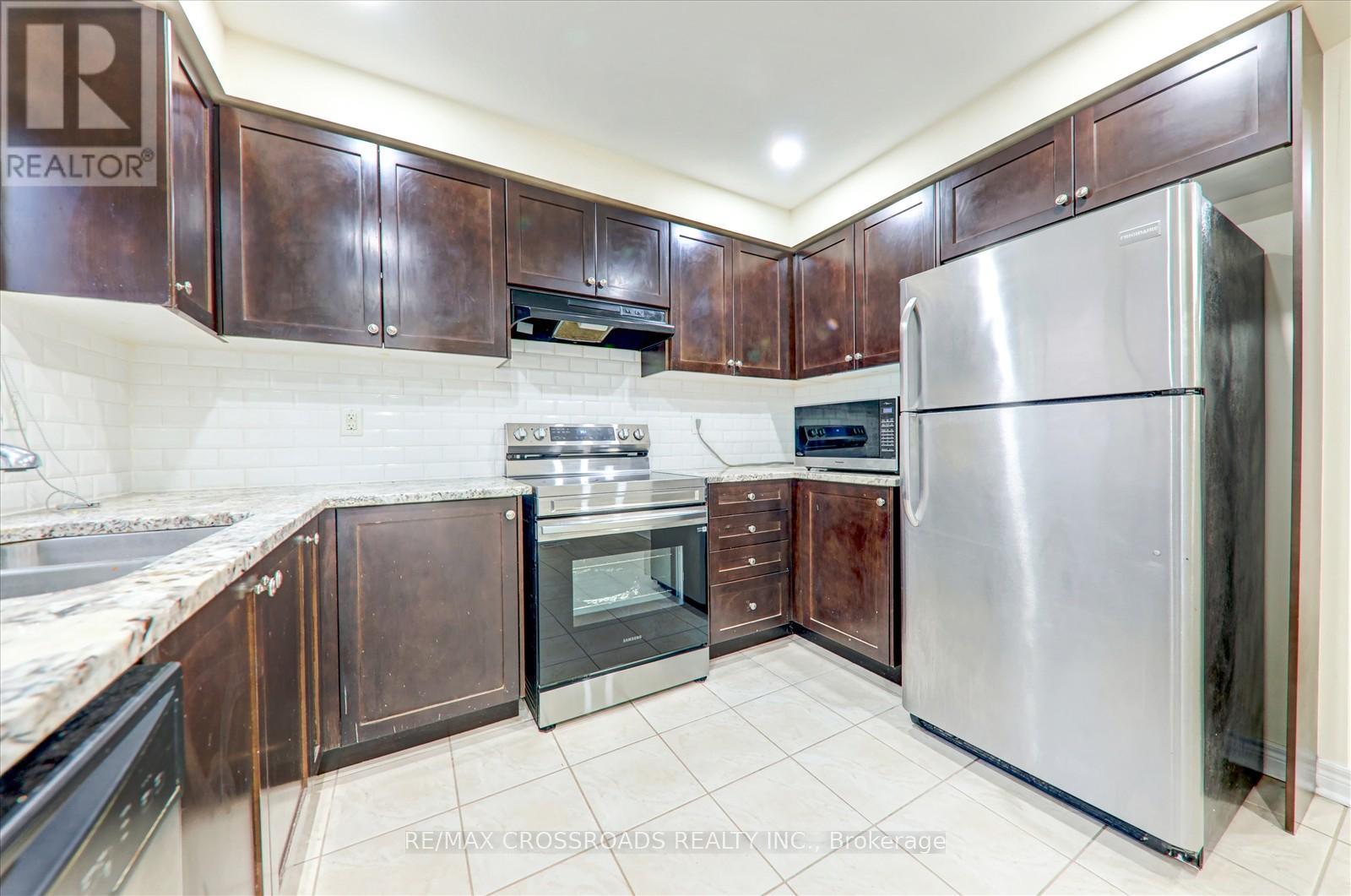 19 Kawneer Terrace, Toronto, Ontario  M1P 0C3 - Photo 13 - E13731340