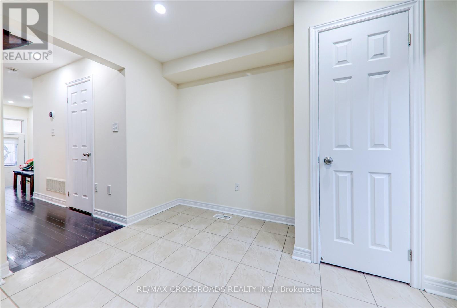 19 Kawneer Terrace, Toronto, Ontario  M1P 0C3 - Photo 14 - E13731340