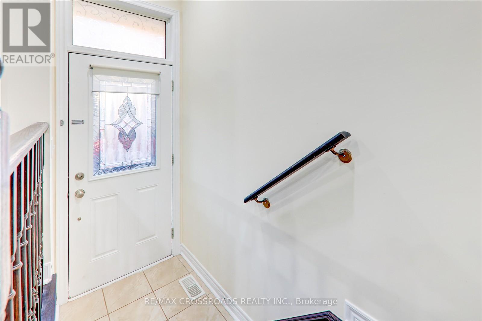 19 Kawneer Terrace, Toronto, Ontario  M1P 0C3 - Photo 5 - E13731340