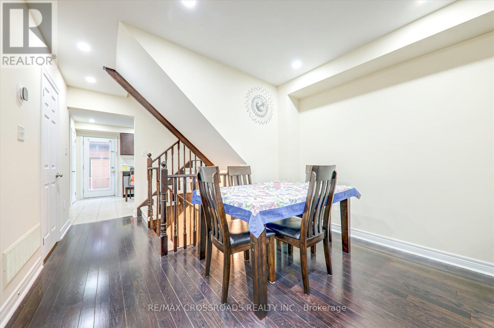 19 Kawneer Terrace, Toronto, Ontario  M1P 0C3 - Photo 9 - E13731340