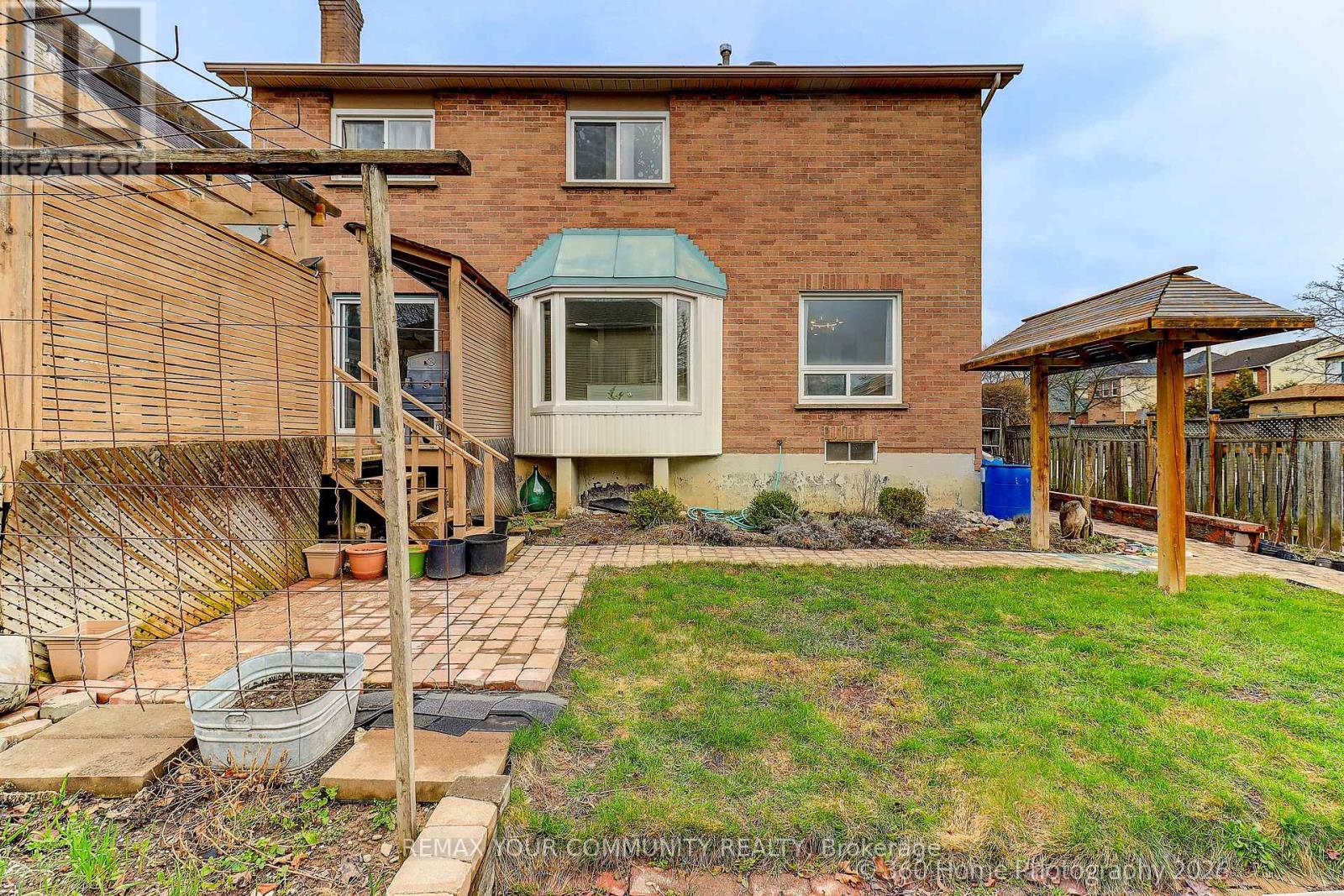 4 Mayflower Street S, Whitby, Ontario  L1N 8B1 - Photo 24 - E13731464