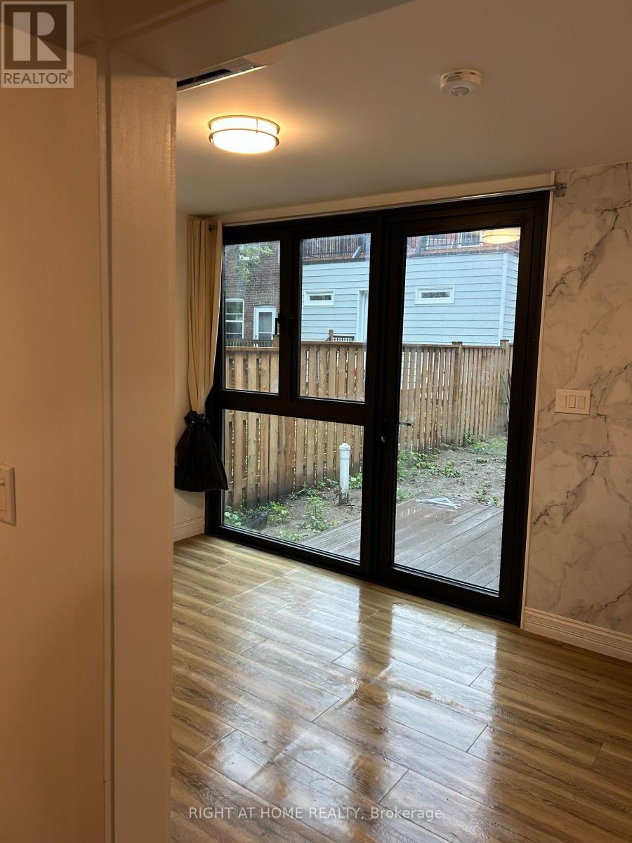 Garden Suite - 875 Bathurst Street, Toronto, Ontario  M5R 3G2 - Photo 8 - C13719120