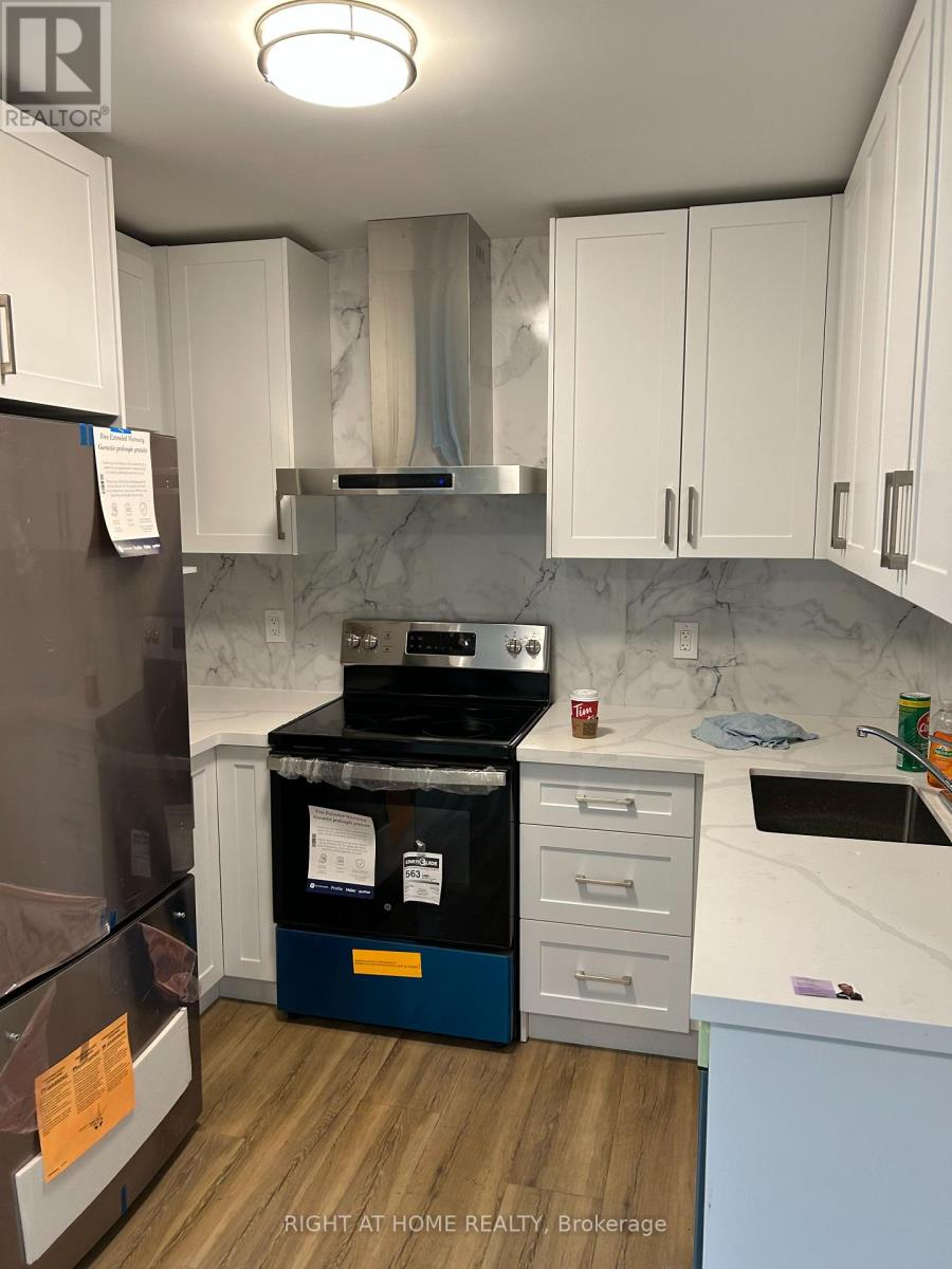 Garden Suite - 875 Bathurst Street, Toronto, Ontario  M5R 3G2 - Photo 3 - C13719120
