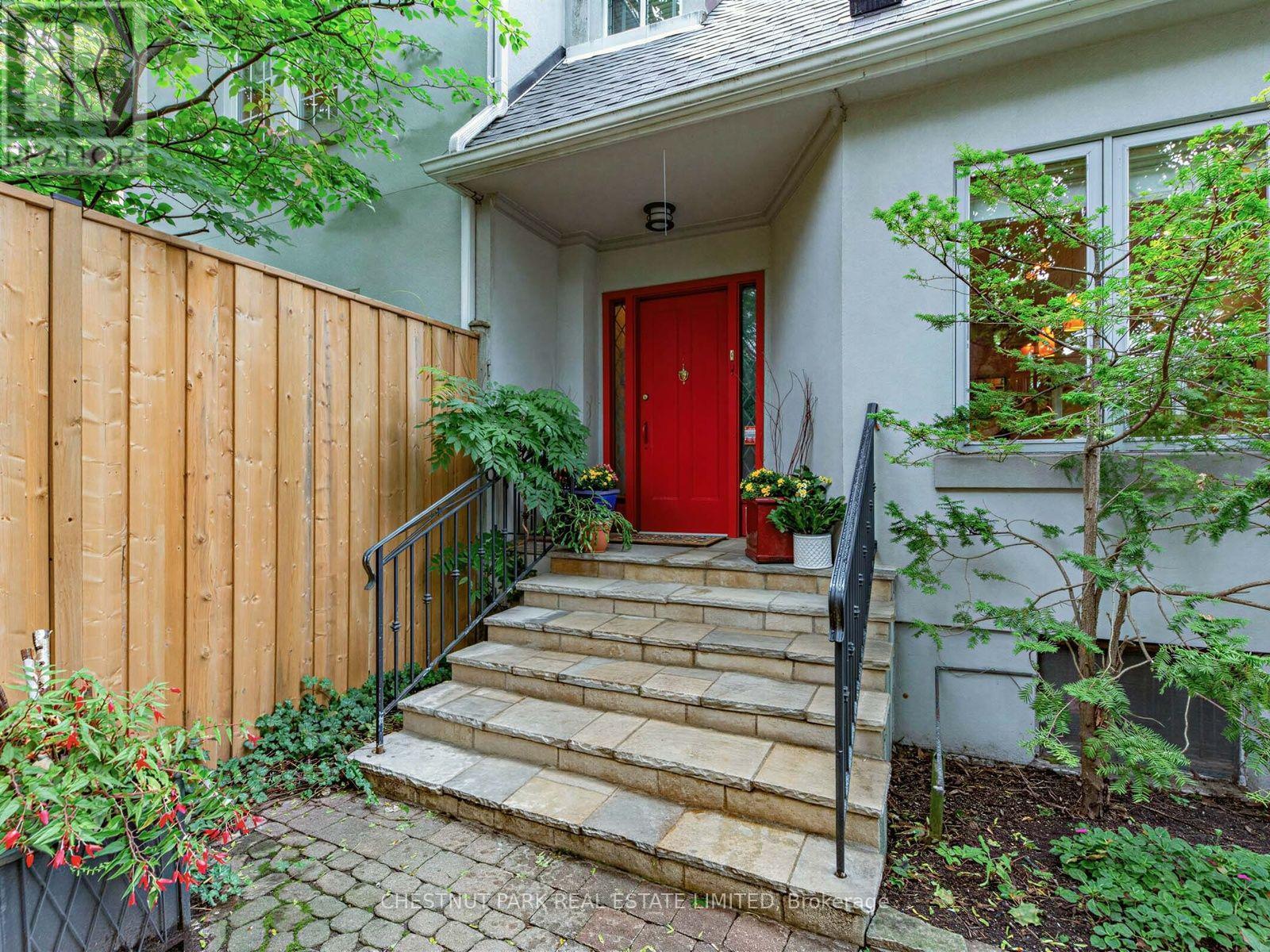 28 Clifton Road, Toronto, Ontario  M4T 2E6 - Photo 3 - C13731610