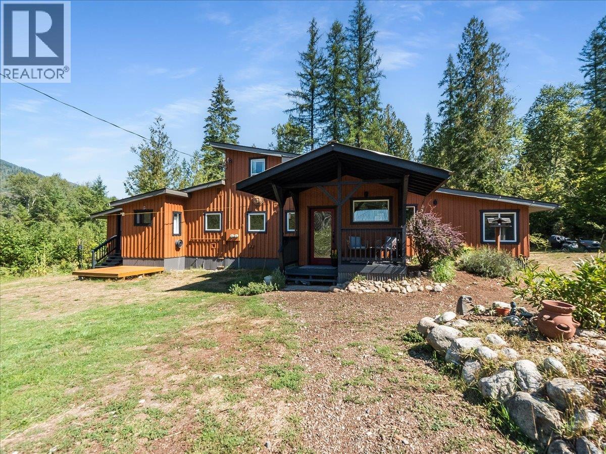 6582 Nixon Road, Appledale, British Columbia  V0G 2J0 - Photo 2 - 10392220