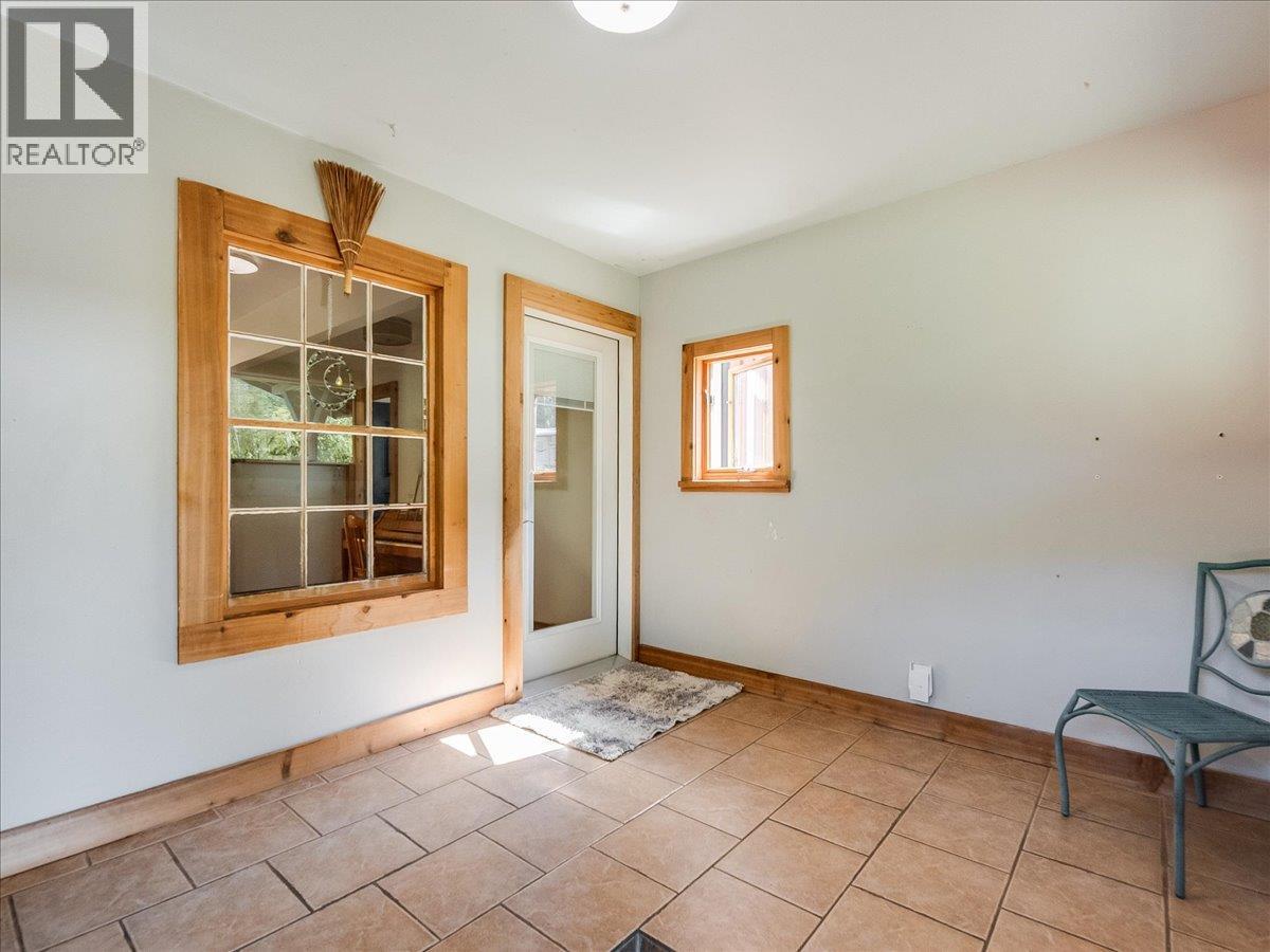 6582 Nixon Road, Appledale, British Columbia  V0G 2J0 - Photo 27 - 10392220