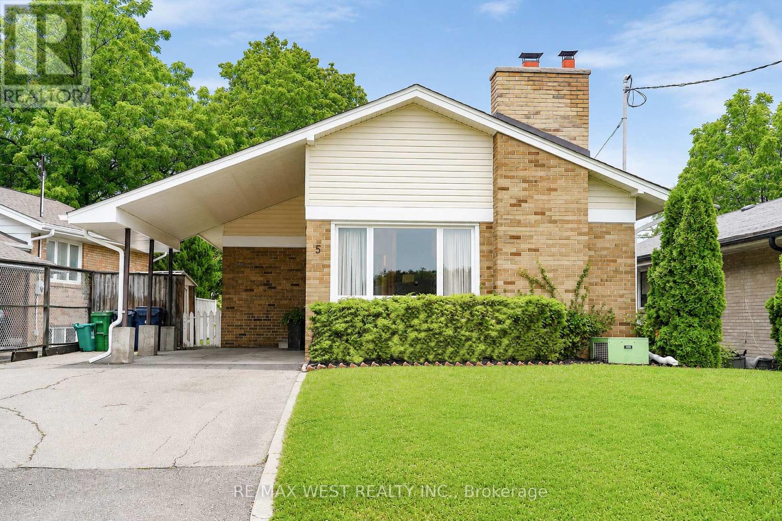 5 CROMARTY DRIVE, Toronto, Ontario