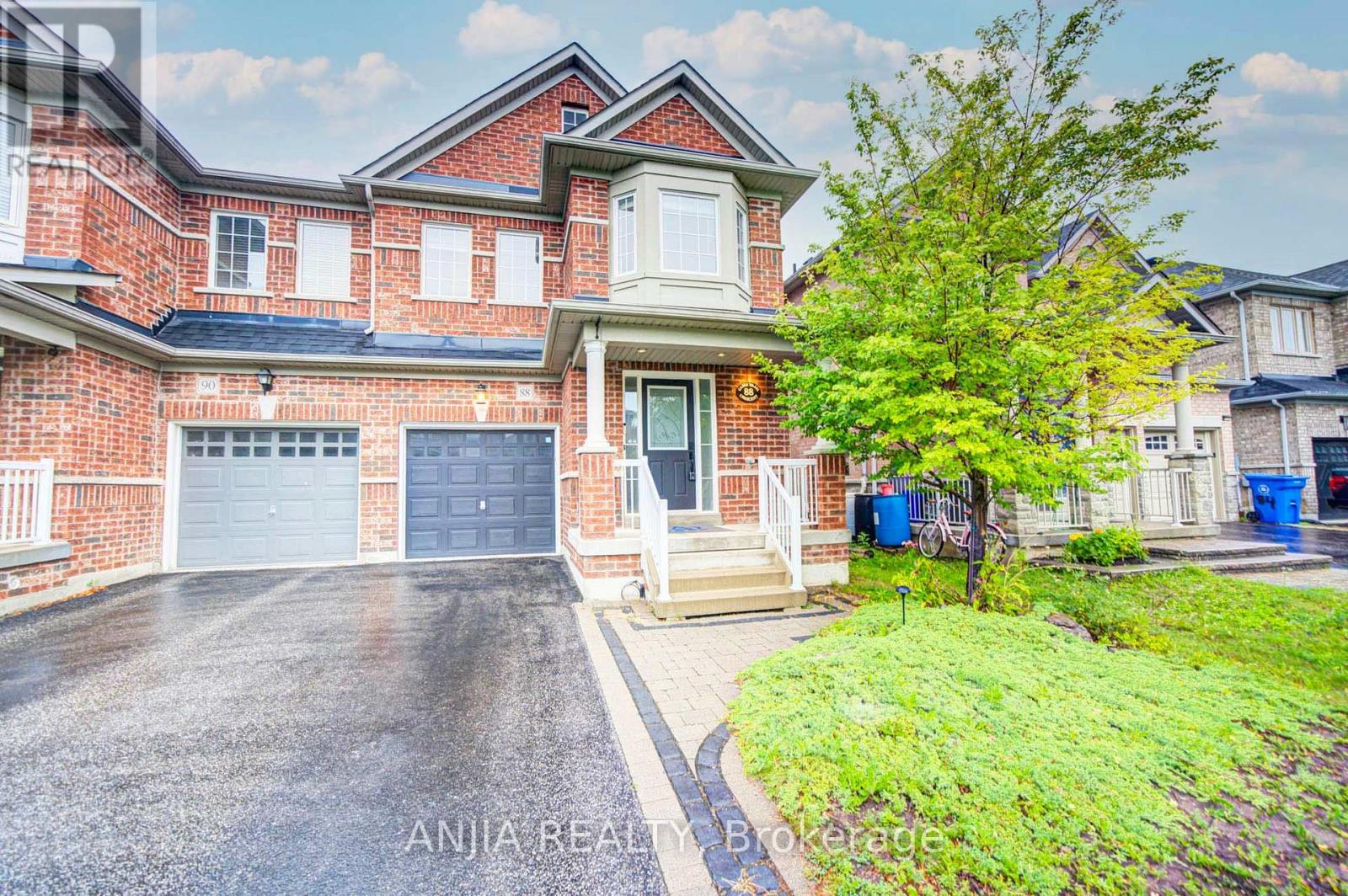 88 Cabin Trail Crescent, Whitchurch-Stouffville, Ontario  L4A 0S7 - Photo 2 - N13731360