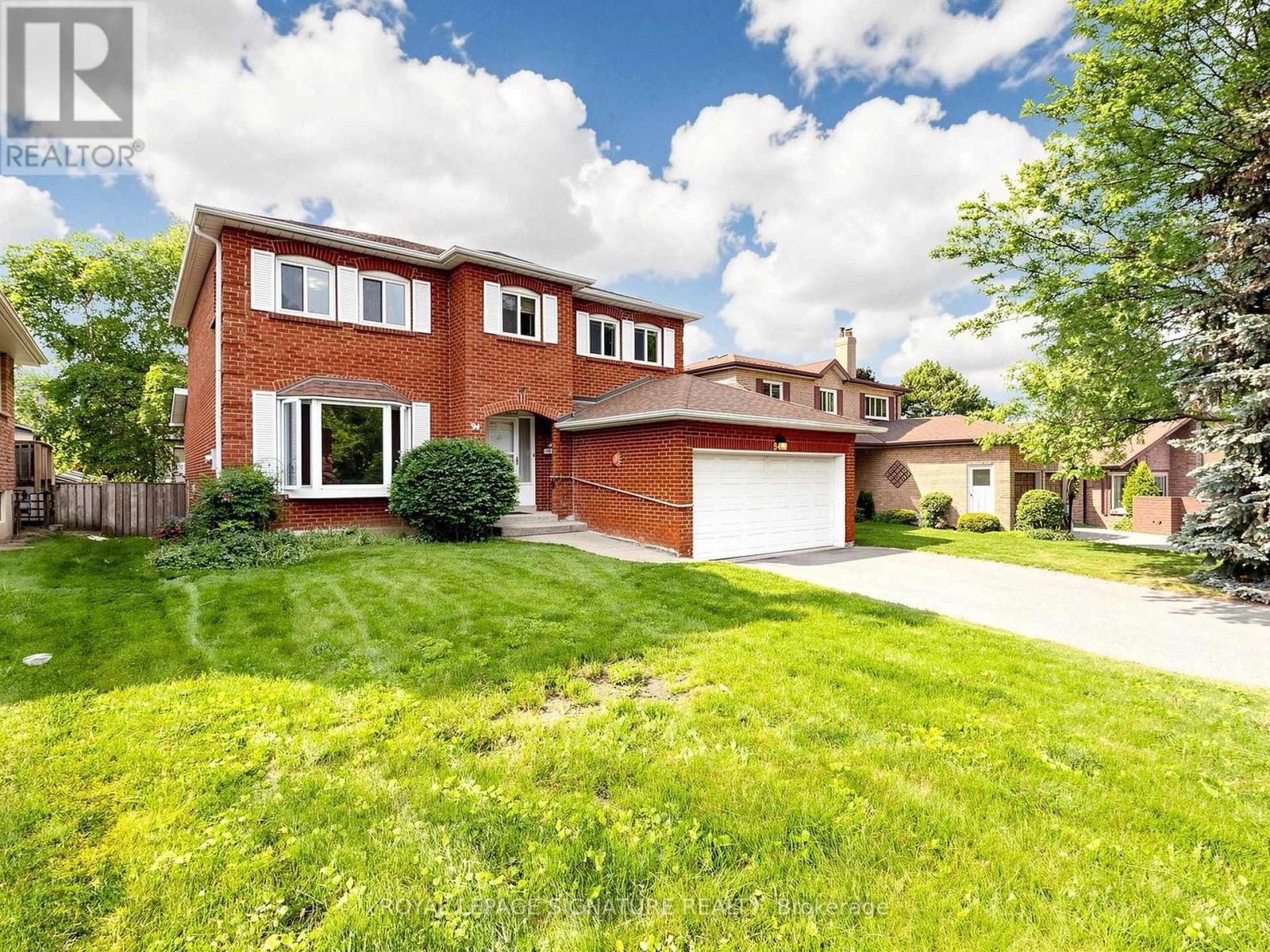94 Howlett Avenue, Newmarket, Ontario  L3Y 5S5 - Photo 2 - N13731494