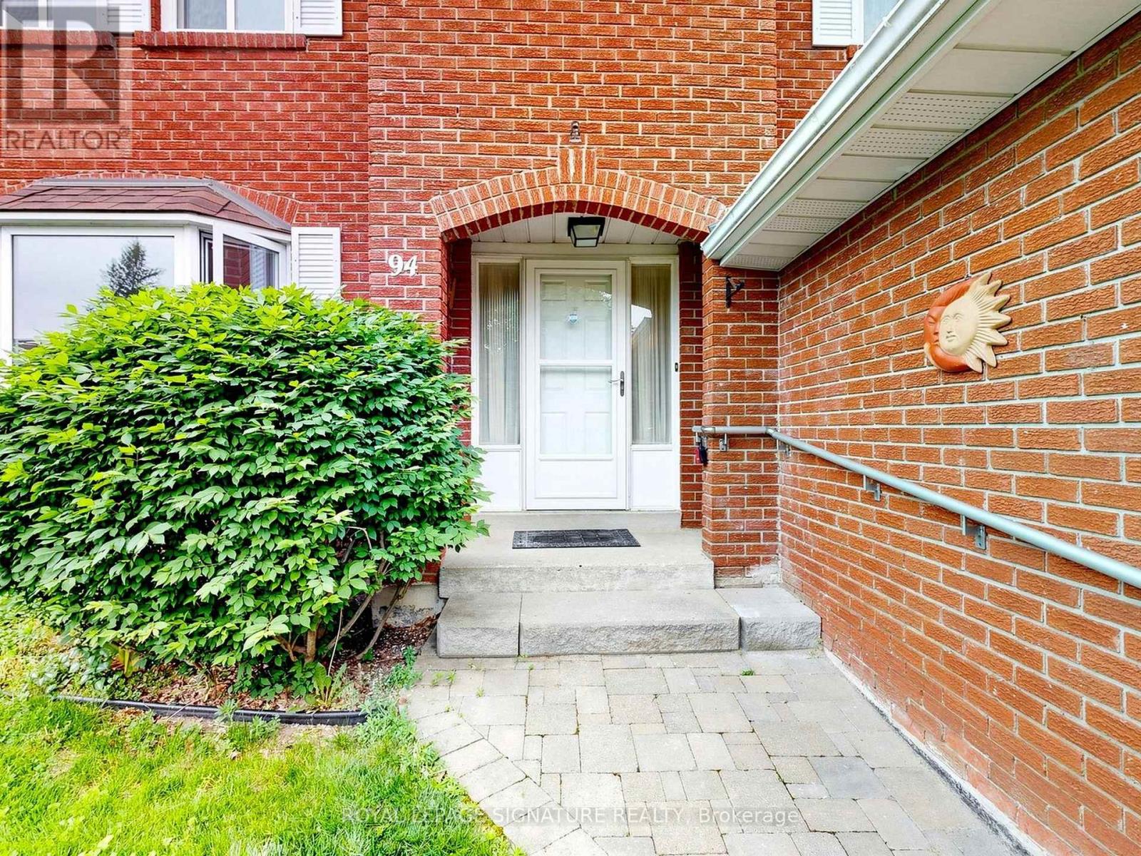 94 Howlett Avenue, Newmarket, Ontario  L3Y 5S5 - Photo 5 - N13731494