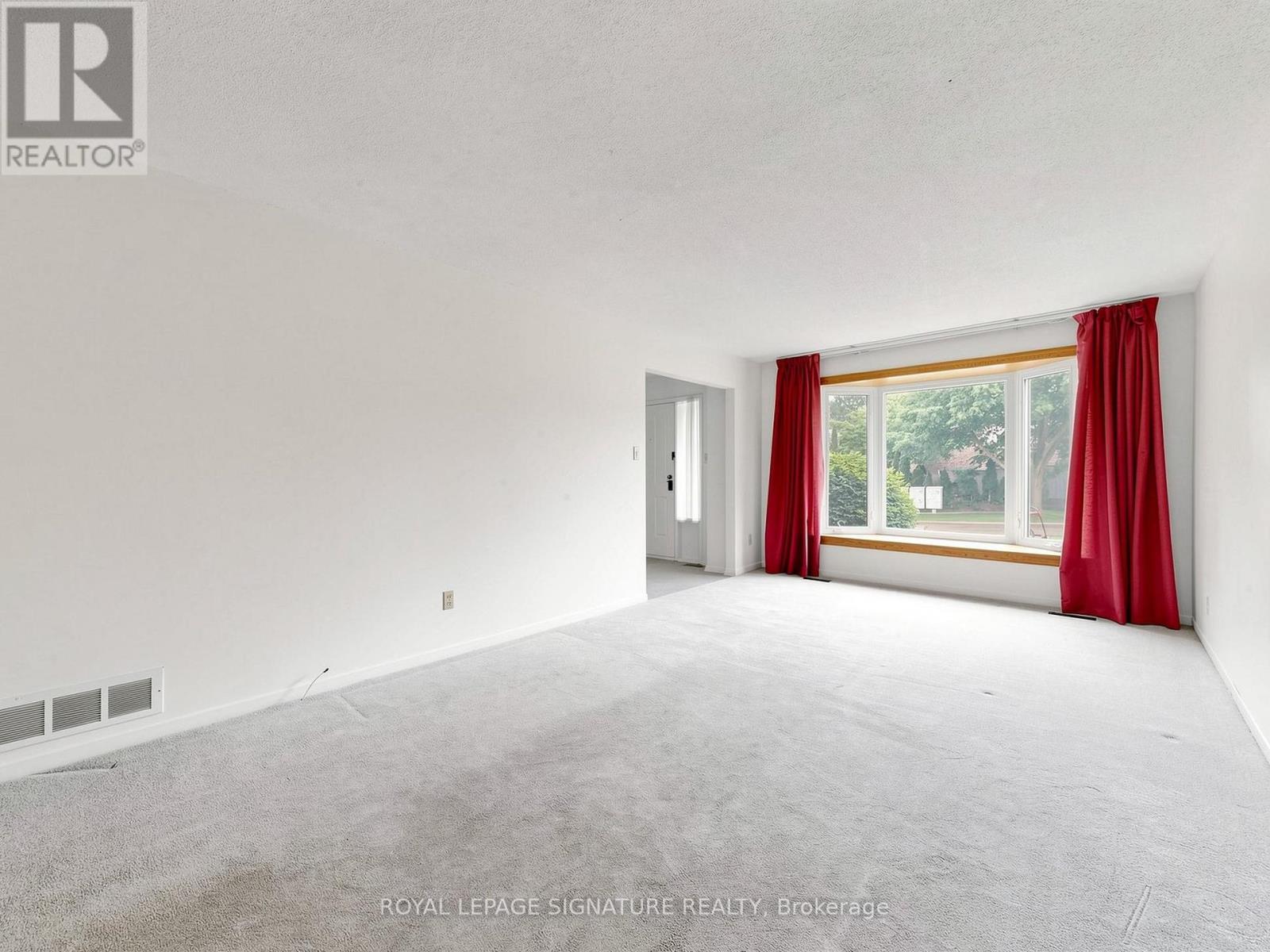 94 Howlett Avenue, Newmarket, Ontario  L3Y 5S5 - Photo 6 - N13731494