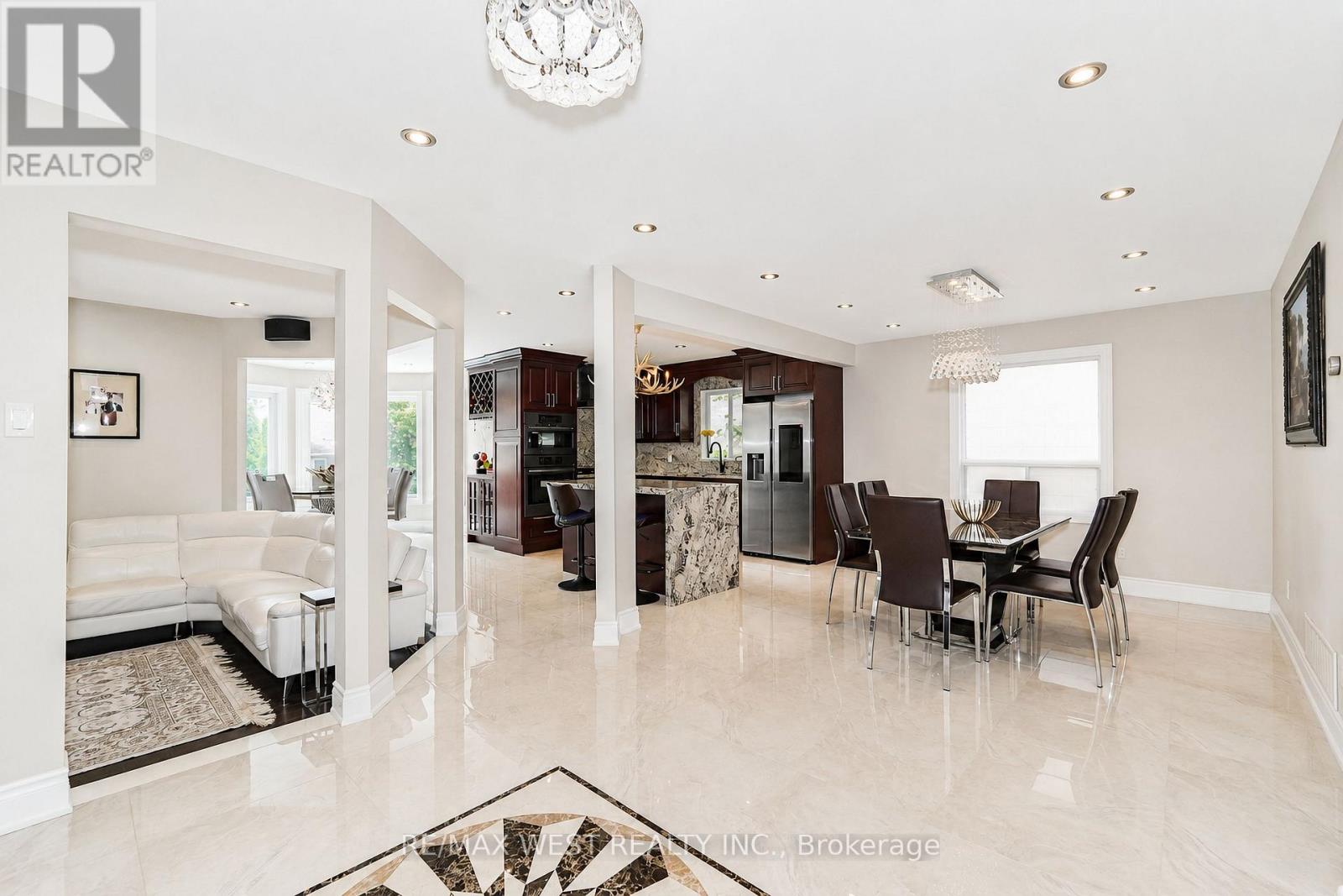 67 Dawlish Avenue, Aurora, Ontario  L4G 6R4 - Photo 3 - N13731580