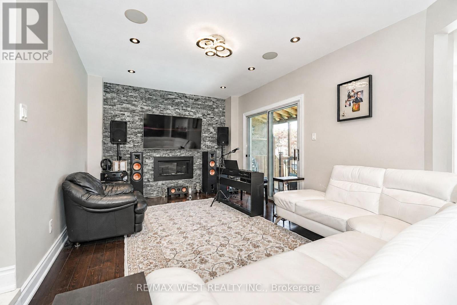 67 Dawlish Avenue, Aurora, Ontario  L4G 6R4 - Photo 4 - N13731580