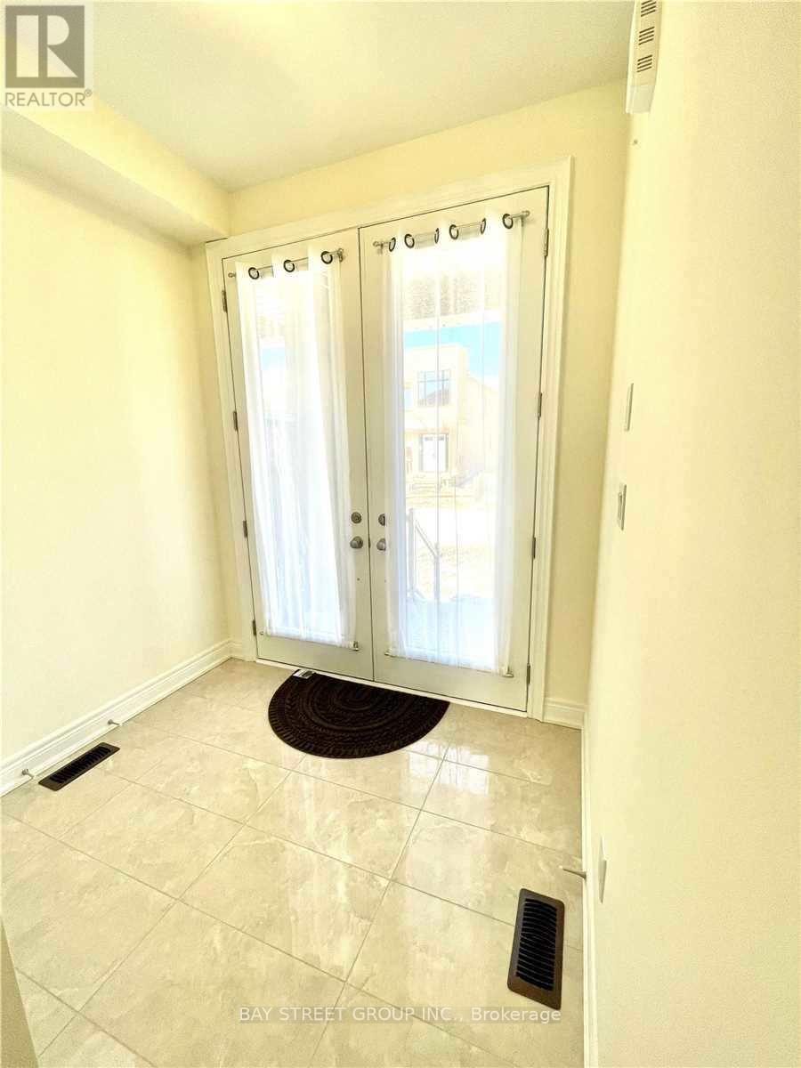 38 Hercules Club Drive, Richmond Hill, Ontario  L4E 1K7 - Photo 2 - N13731592