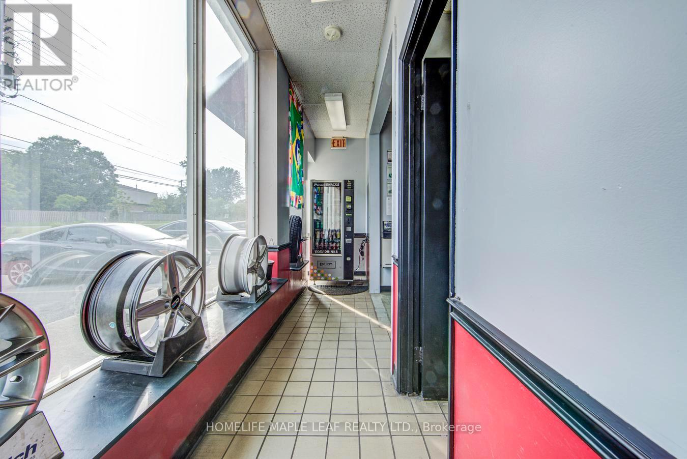 777 Dundas Street W, Mississauga, Ontario  L5C 4P6 - Photo 10 - W13731278