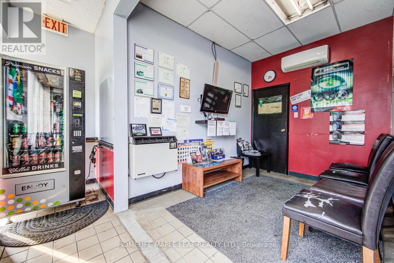 777 Dundas Street W, Mississauga, Ontario  L5C 4P6 - Photo 11 - W13731278