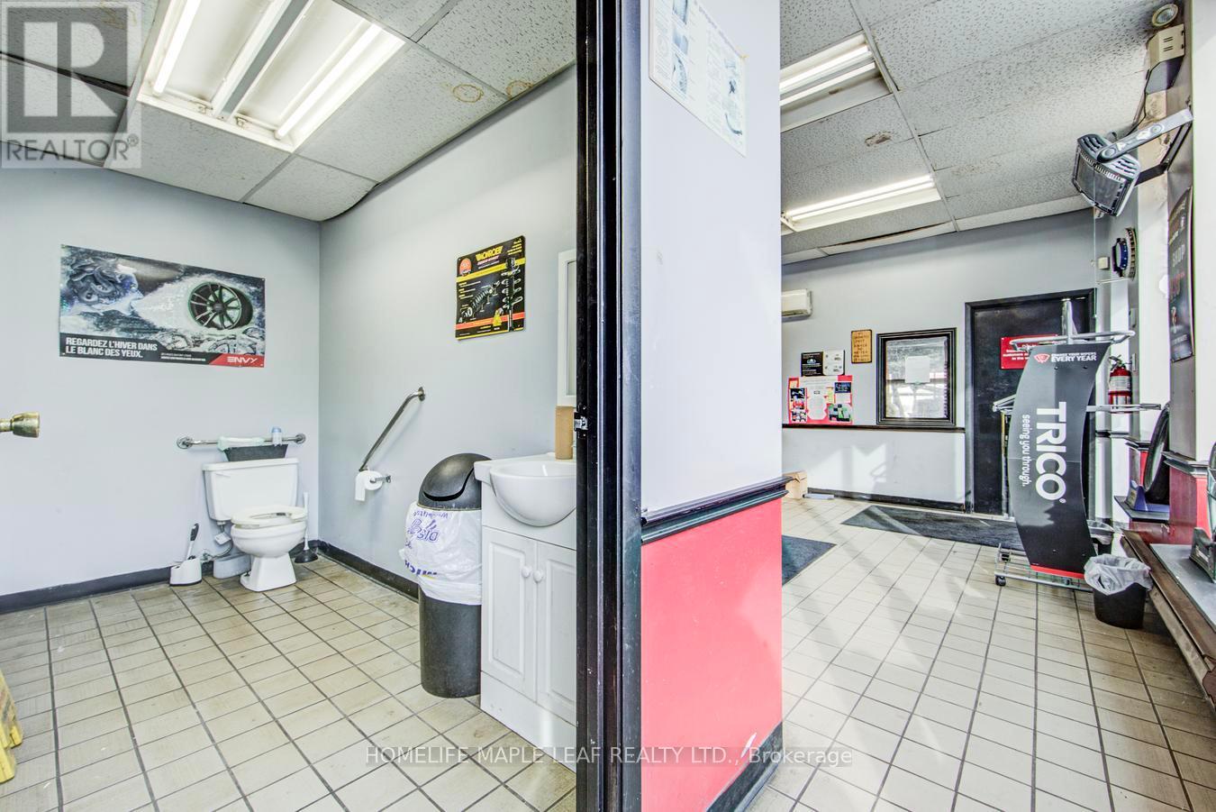 777 Dundas Street W, Mississauga, Ontario  L5C 4P6 - Photo 13 - W13731278