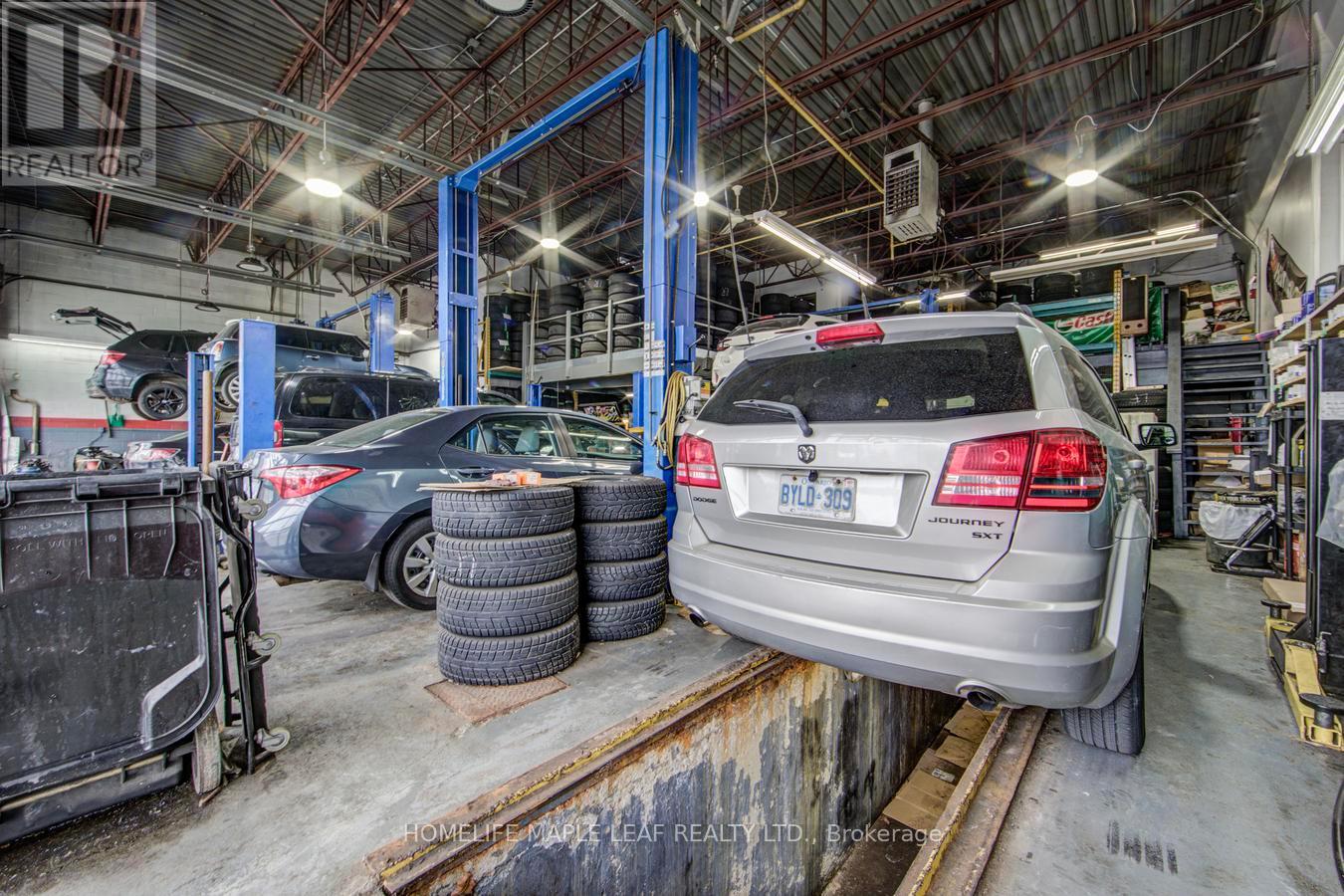 777 Dundas Street W, Mississauga, Ontario  L5C 4P6 - Photo 17 - W13731278