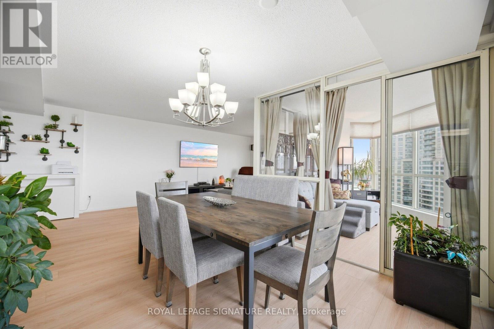 2310 - 55 Kingsbridge Garden Circle, Mississauga, Ontario  L5R 1Y1 - Photo 11 - W13731280