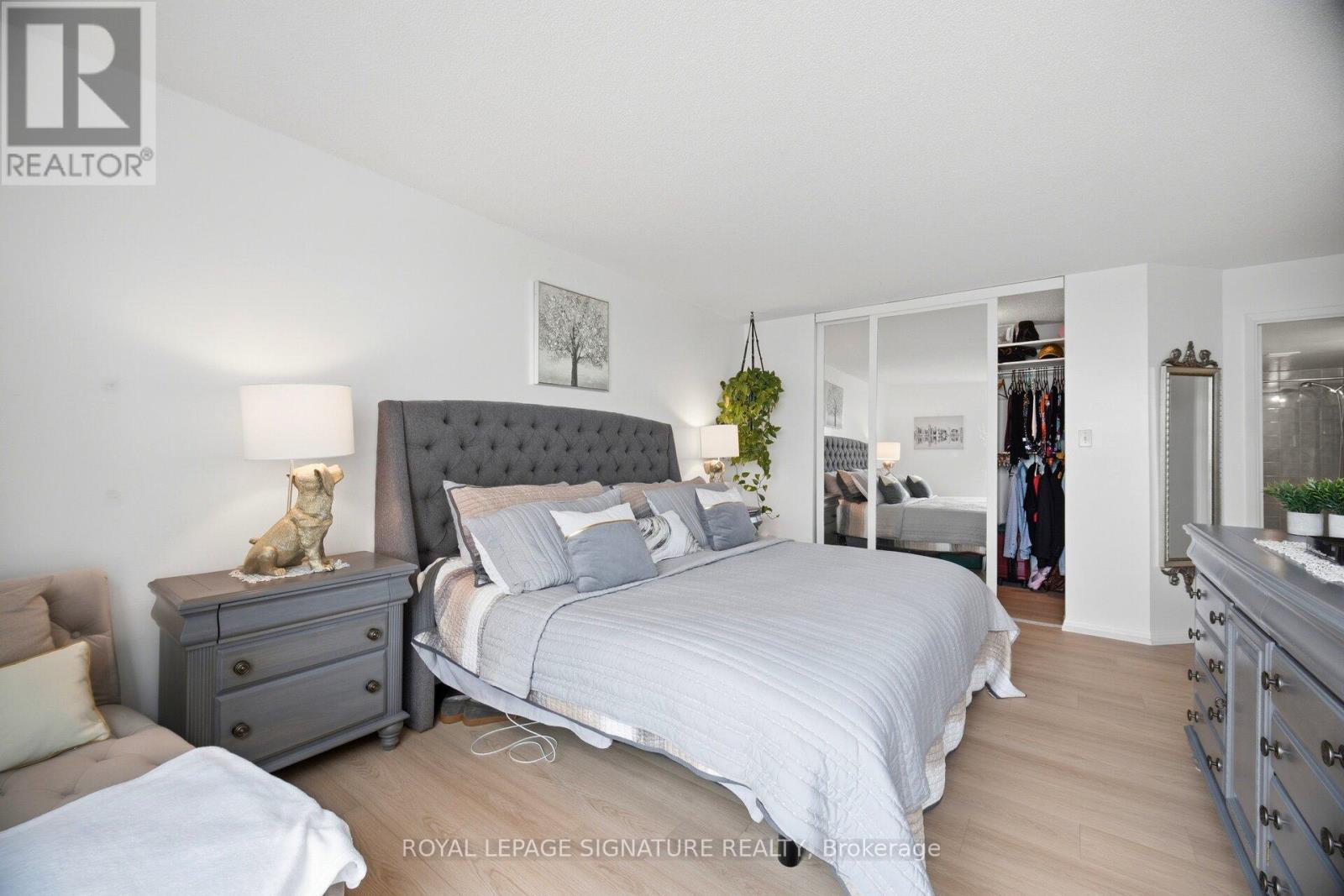 2310 - 55 Kingsbridge Garden Circle, Mississauga, Ontario  L5R 1Y1 - Photo 18 - W13731280