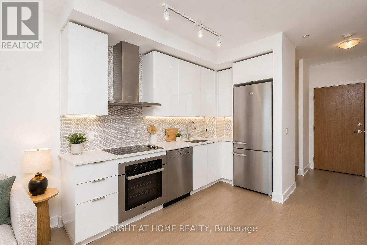Lph02b - 20 Shore Breeze Drive, Toronto, Ontario  M8V 1A1 - Photo 4 - W13731300