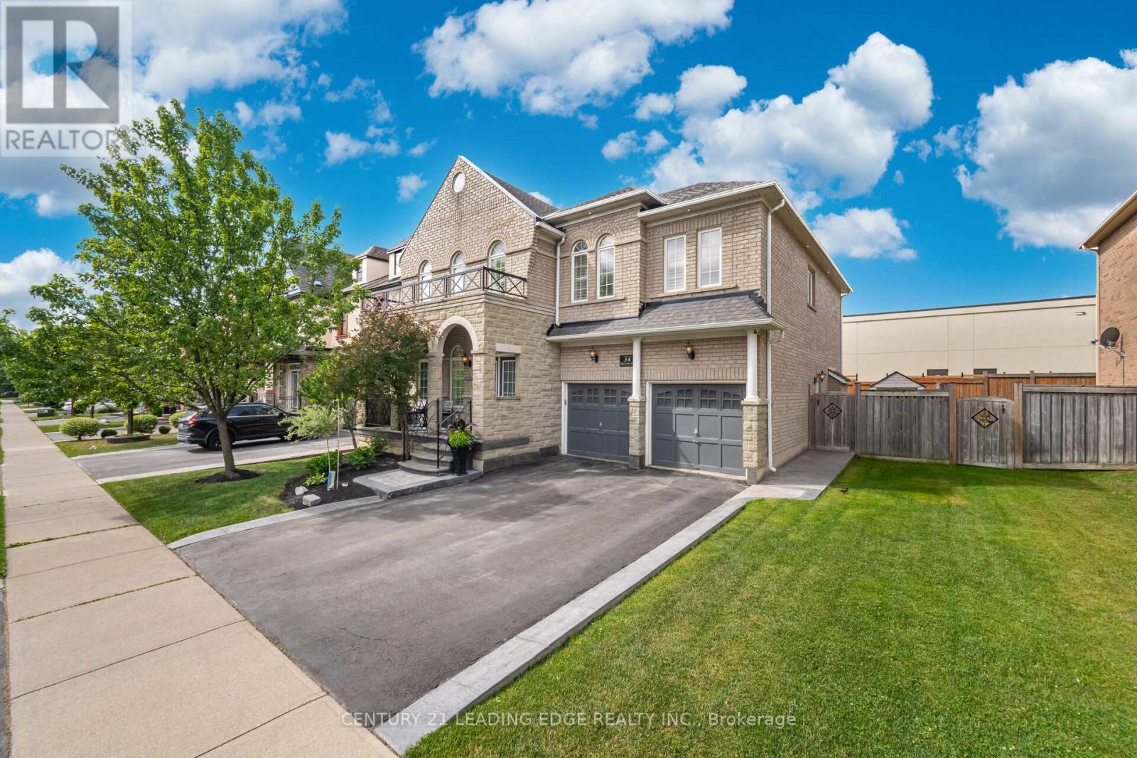 34 Royal Links Circle, Brampton, Ontario  L6P 2Z9 - Photo 1 - W13731316