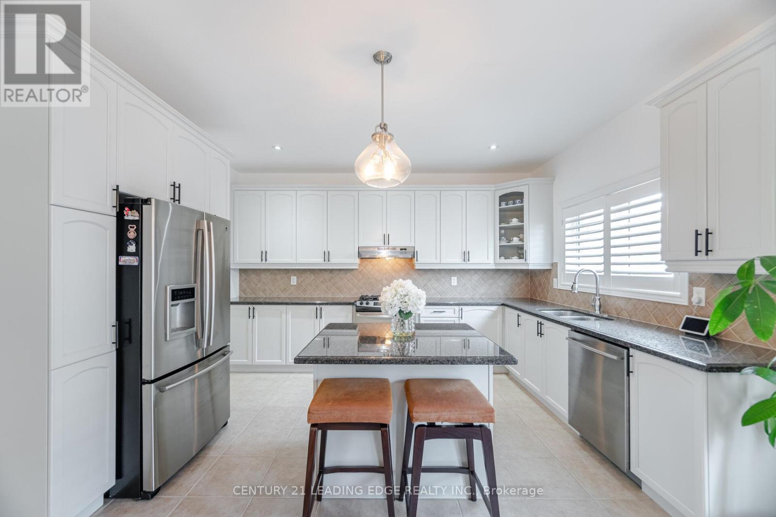 34 Royal Links Circle, Brampton, Ontario  L6P 2Z9 - Photo 9 - W13731316