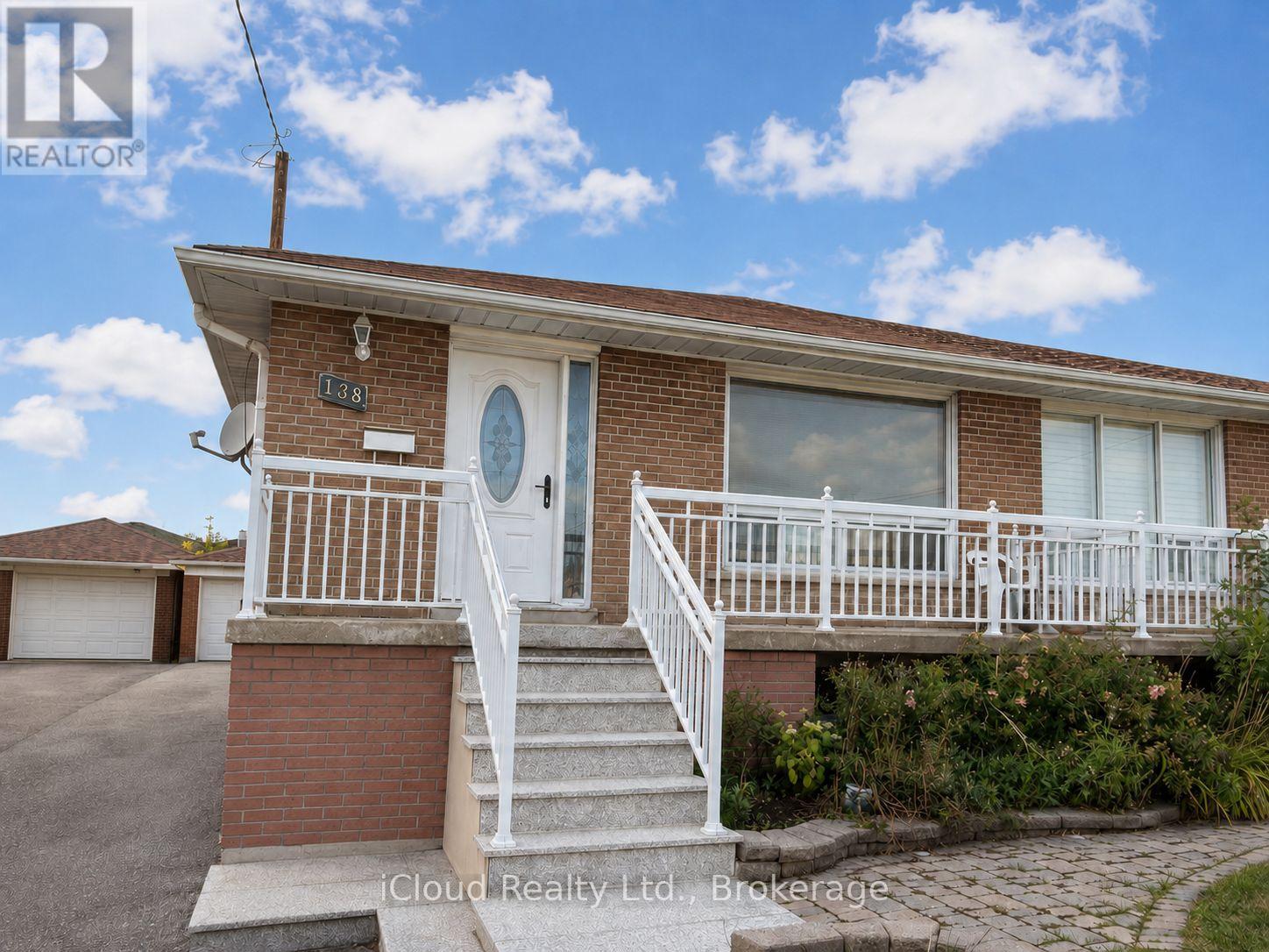 138 LOMAR DRIVE, Toronto, Ontario