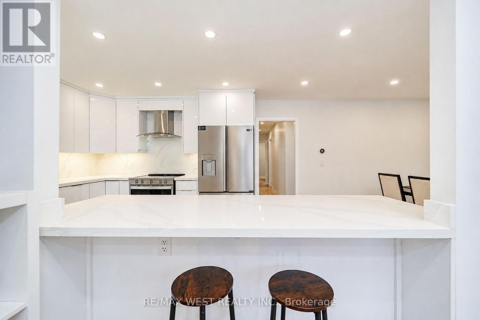 765 Dodsworth Crescent, Mississauga, Ontario  L4Y 2H8 - Photo 4 - W13731452