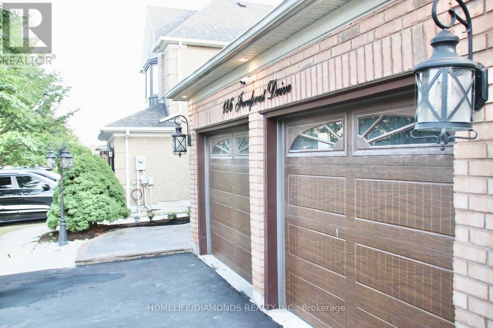 186 Fernforest Drive, Brampton, Ontario  L6R 1T7 - Photo 4 - W13731636