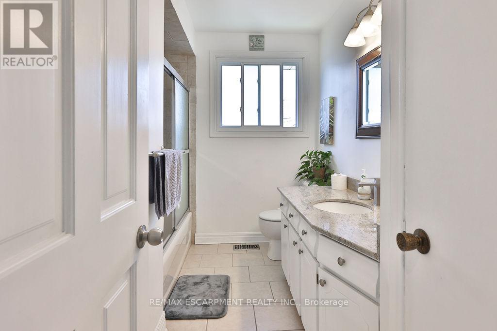 11 Lynwood Drive, Hamilton, Ontario  L8E 3E7 - Photo 16 - X13731448