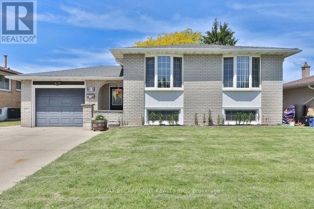11 Lynwood Drive, Hamilton, Ontario  L8E 3E7 - Photo 3 - X13731448