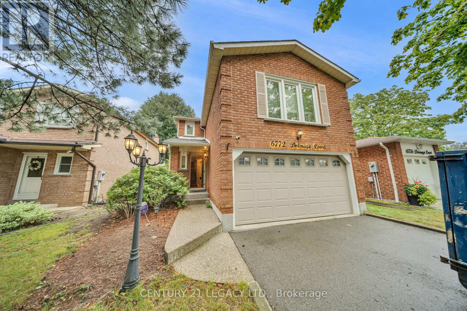 6772 Dolmage Court, Mississauga, Ontario L5N 4V9 - Photo 2 - W13729308