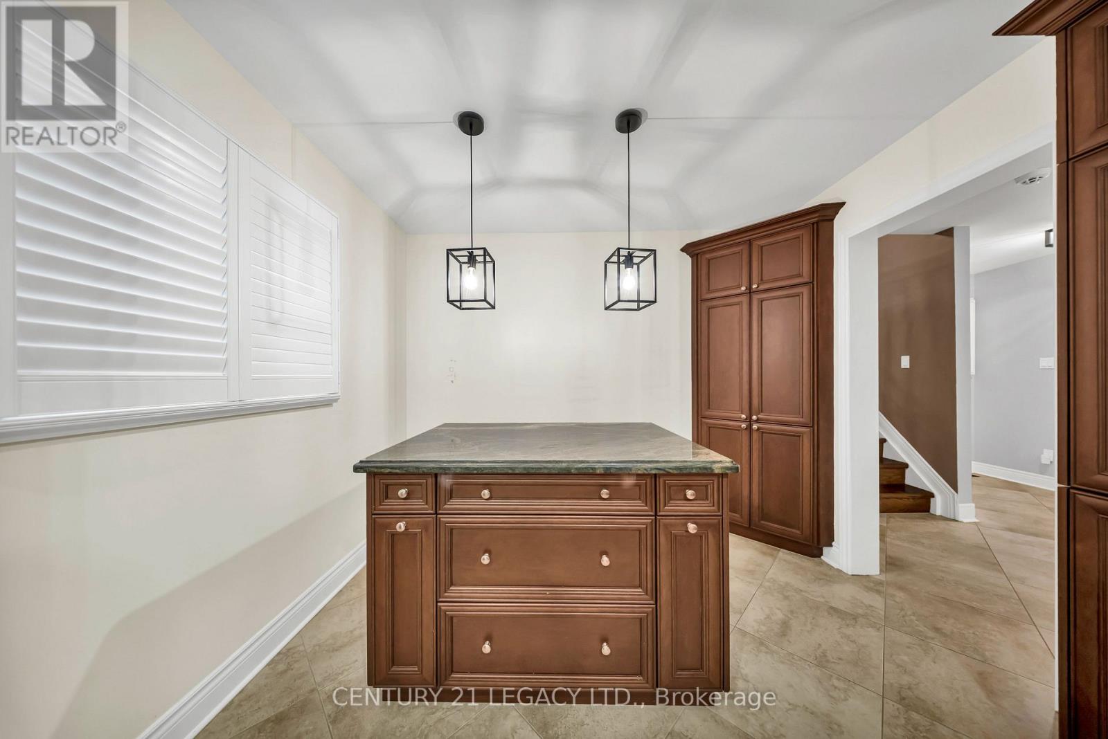 6772 Dolmage Court, Mississauga, Ontario  L5N 4V9 - Photo 16 - W13729308